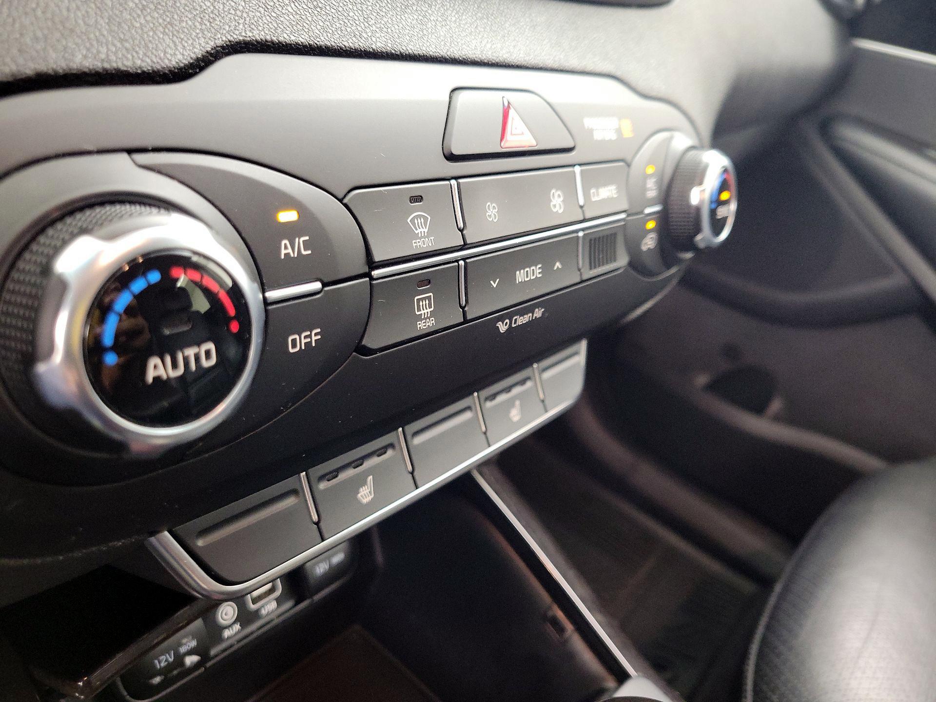 Thumbnail: 2018 Kia Sorento - 16