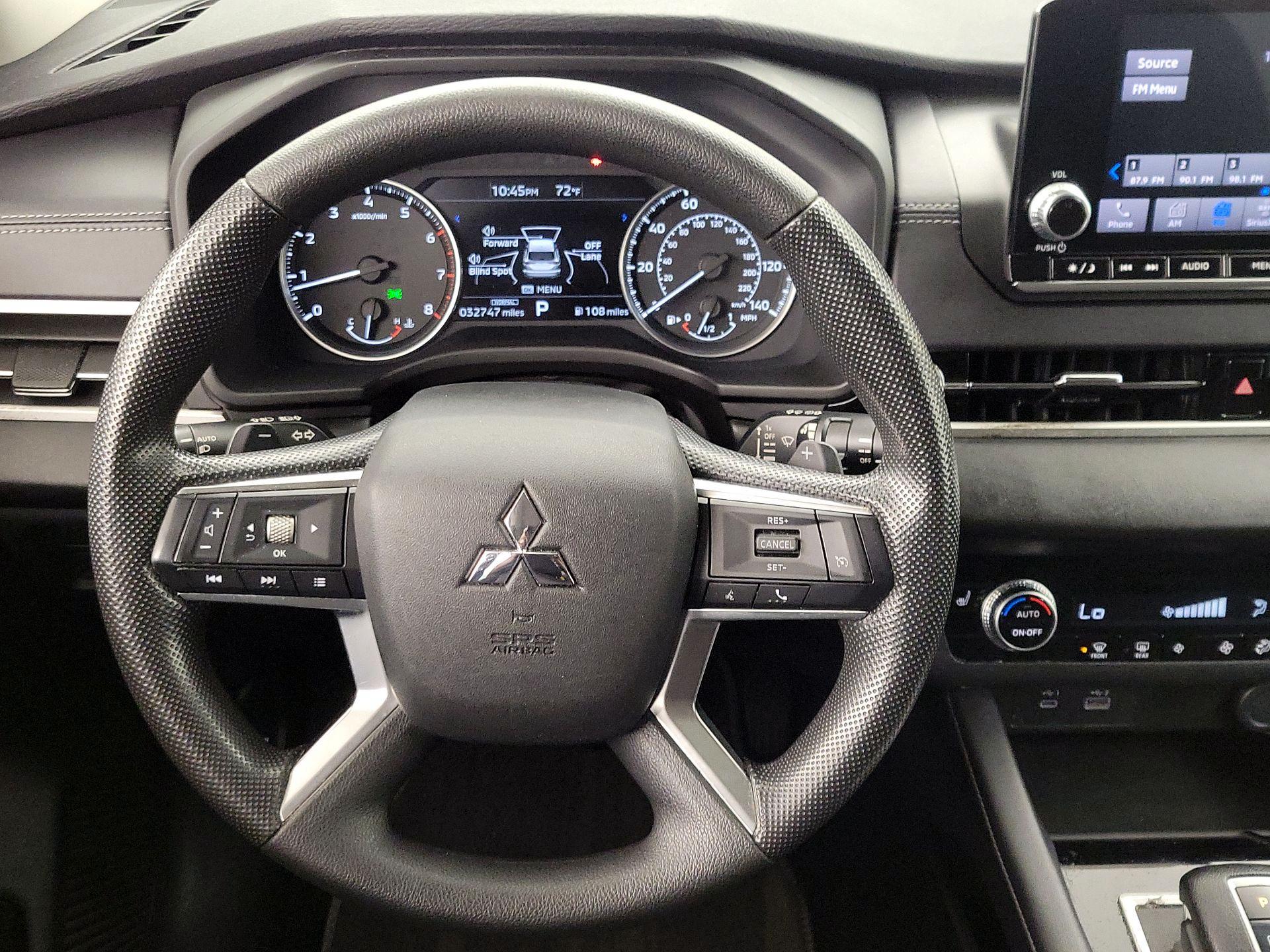 Thumbnail: 2022 Mitsubishi Outlander - 10