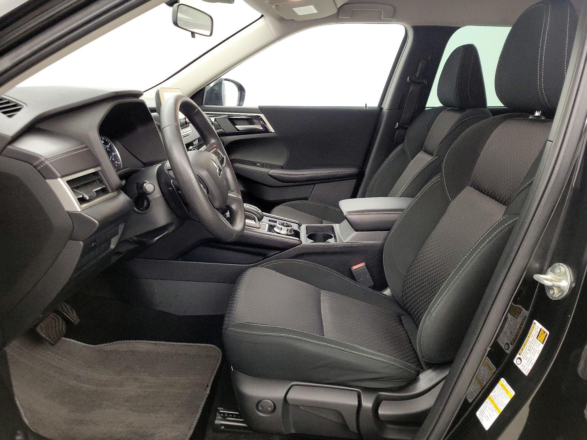 Thumbnail: 2022 Mitsubishi Outlander - 11