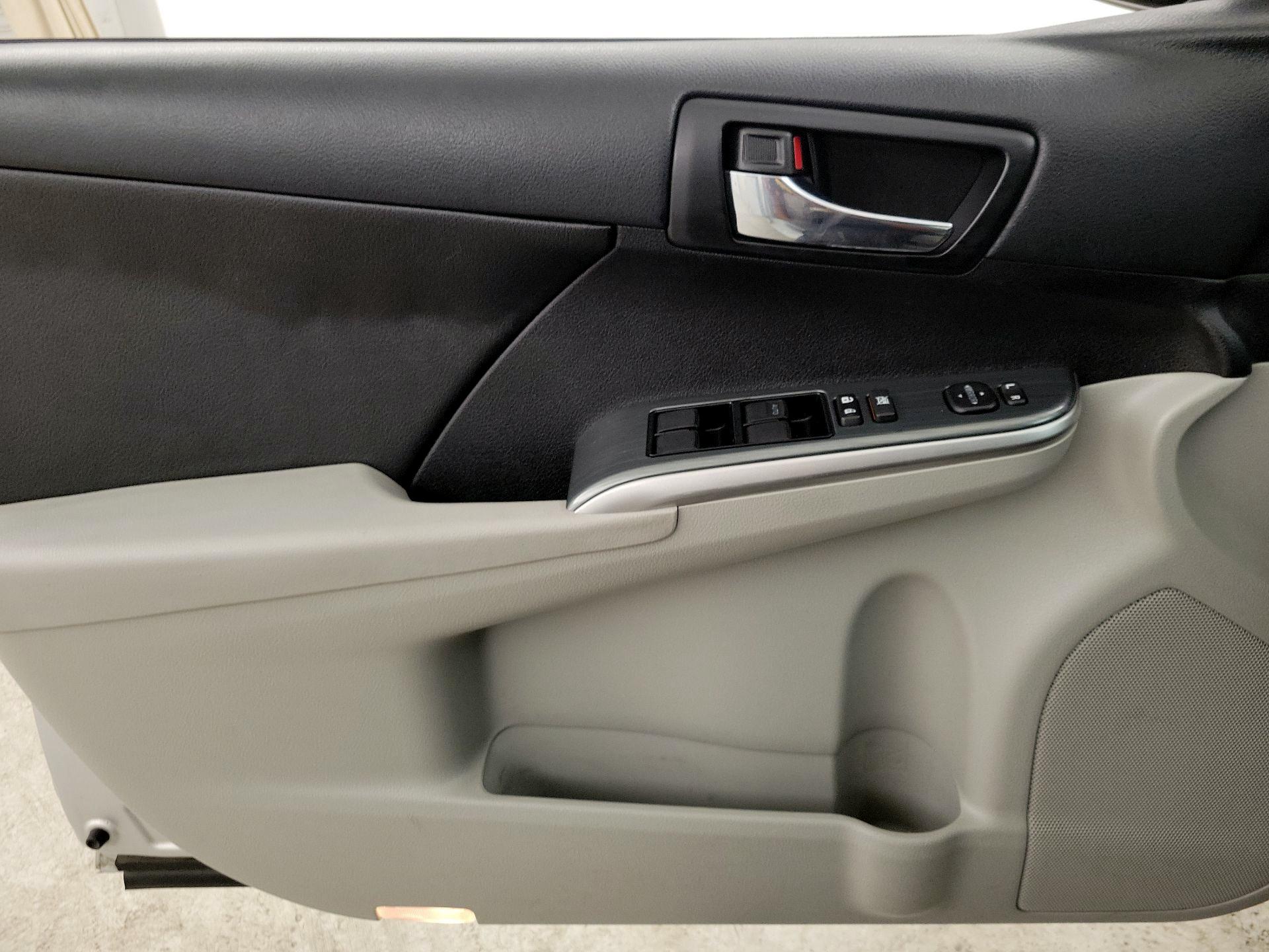 Thumbnail: 2013 Toyota Camry - 12