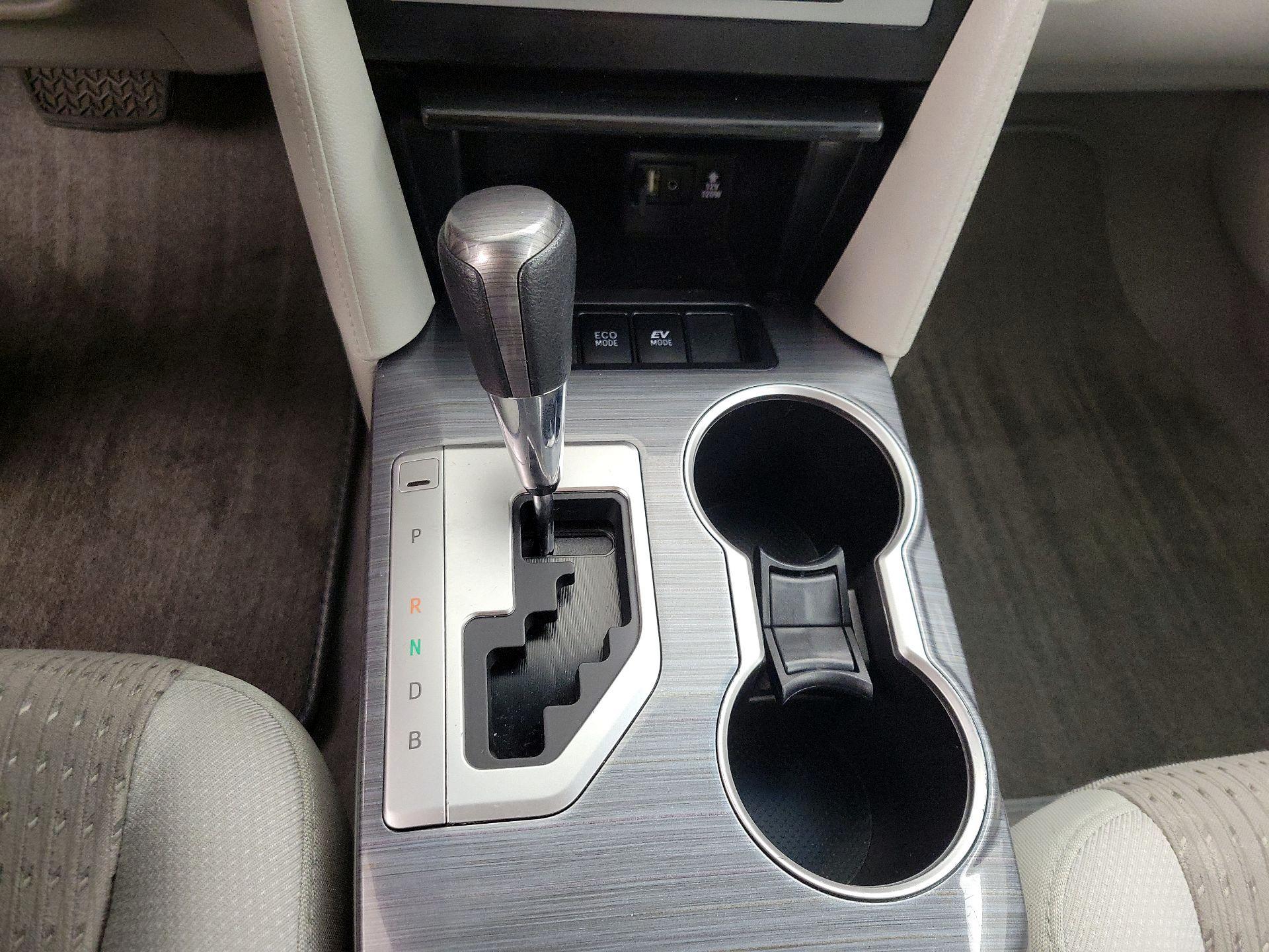 Thumbnail: 2013 Toyota Camry - 16