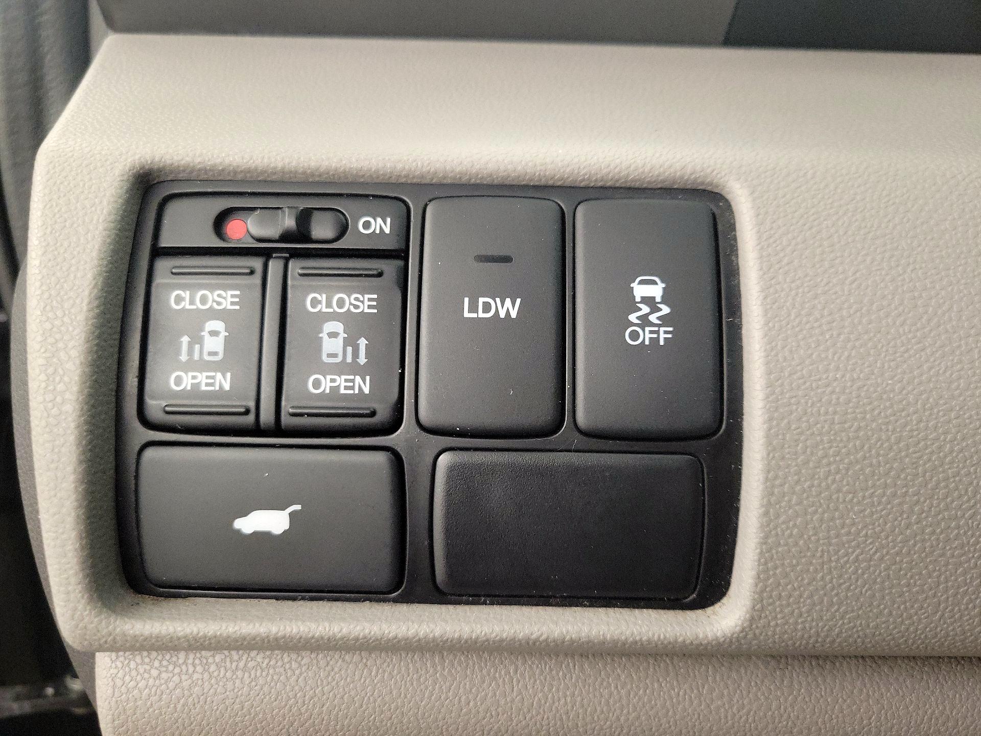 Thumbnail: 2016 Honda Odyssey - 13