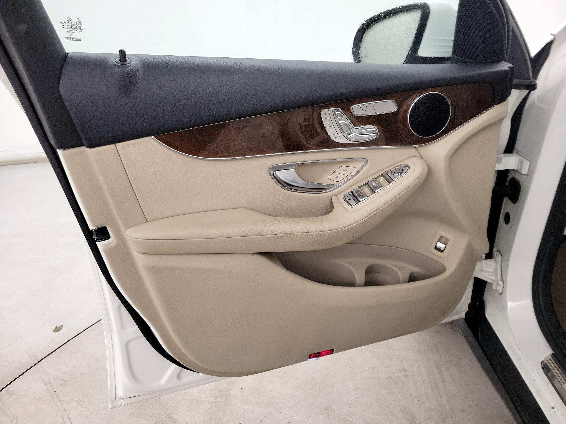 Thumbnail: 2016 Mercedes-Benz GLC - 12