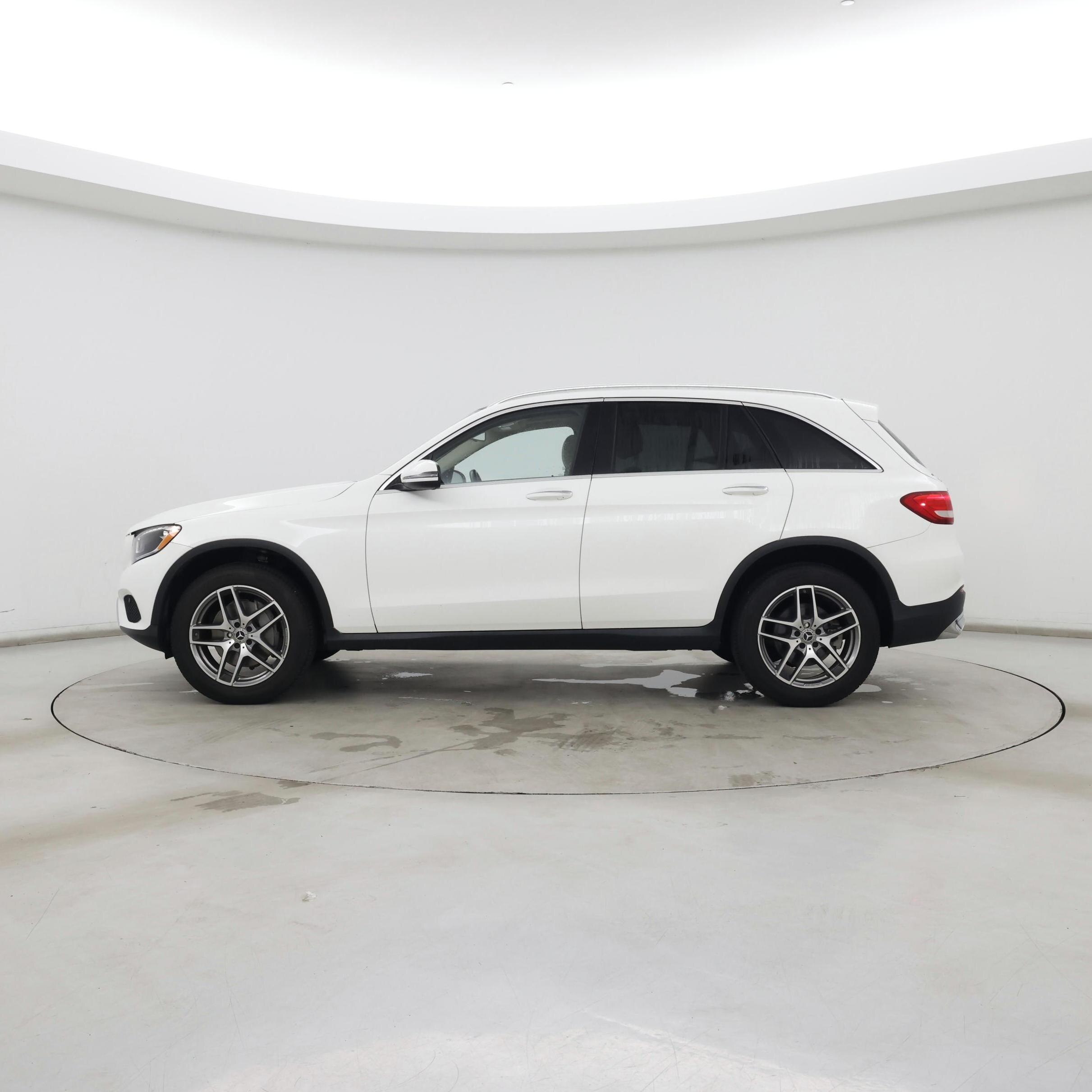 Thumbnail: 2016 Mercedes-Benz GLC - 3