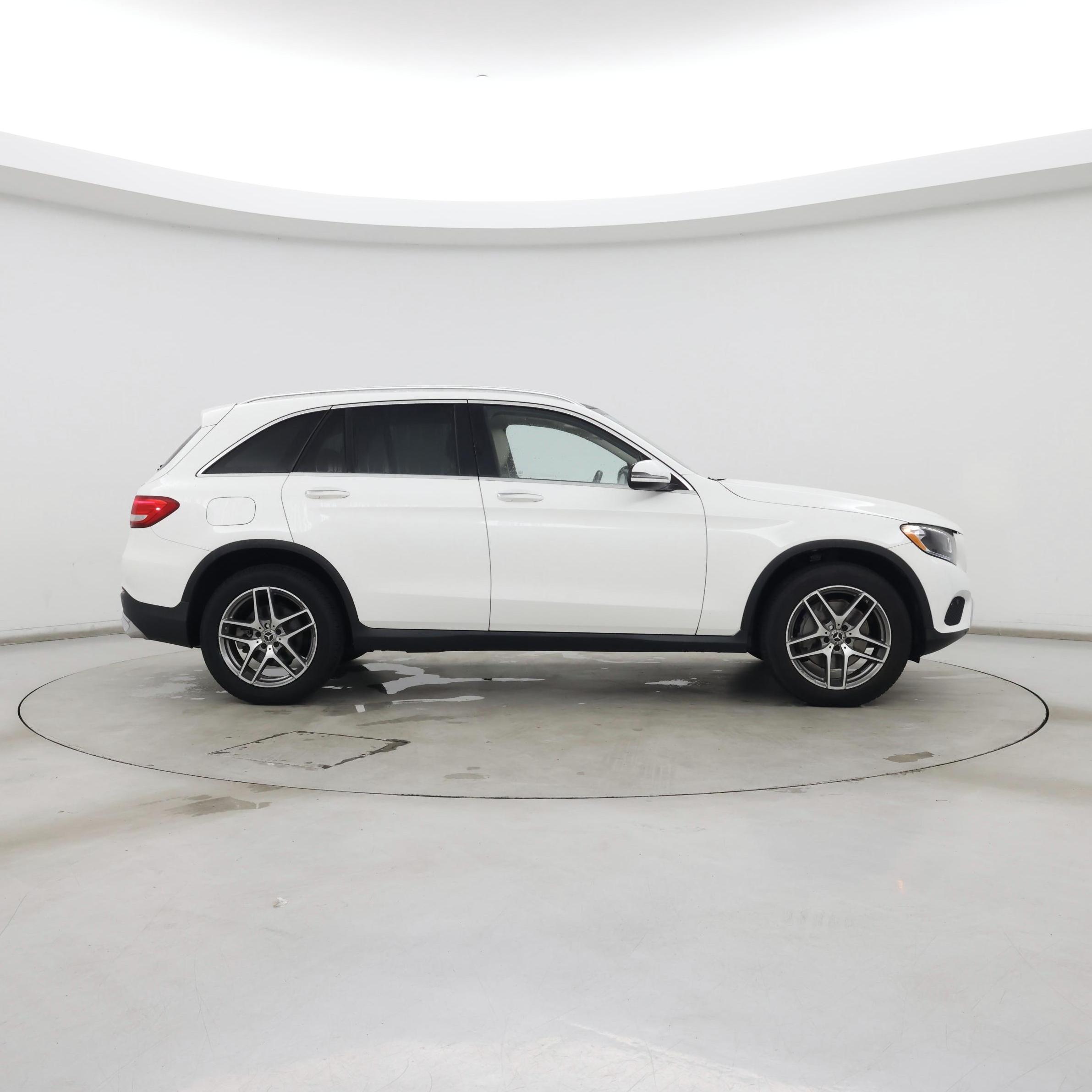 Thumbnail: 2016 Mercedes-Benz GLC - 7