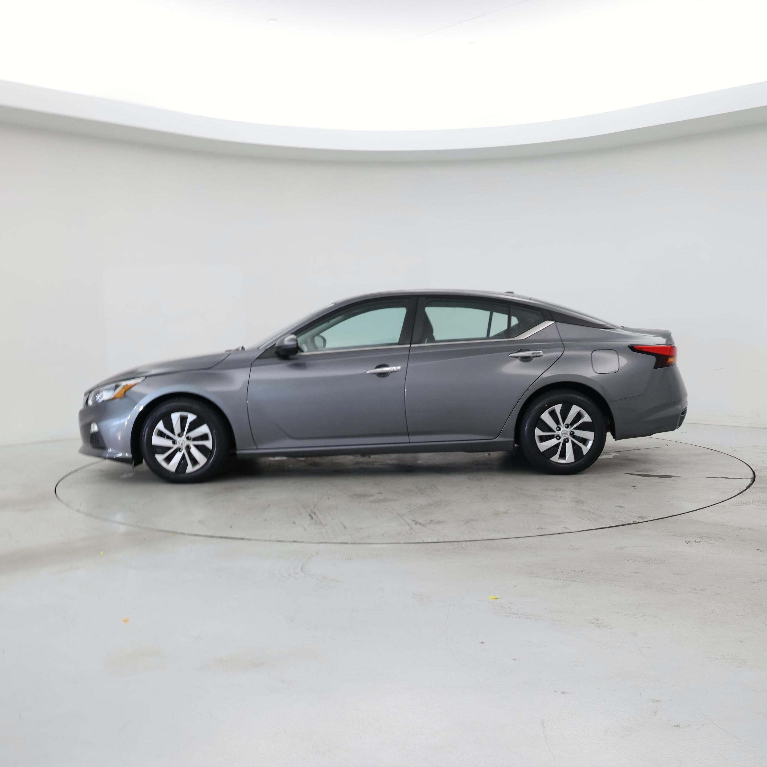 Thumbnail: 2020 Nissan Altima - 3