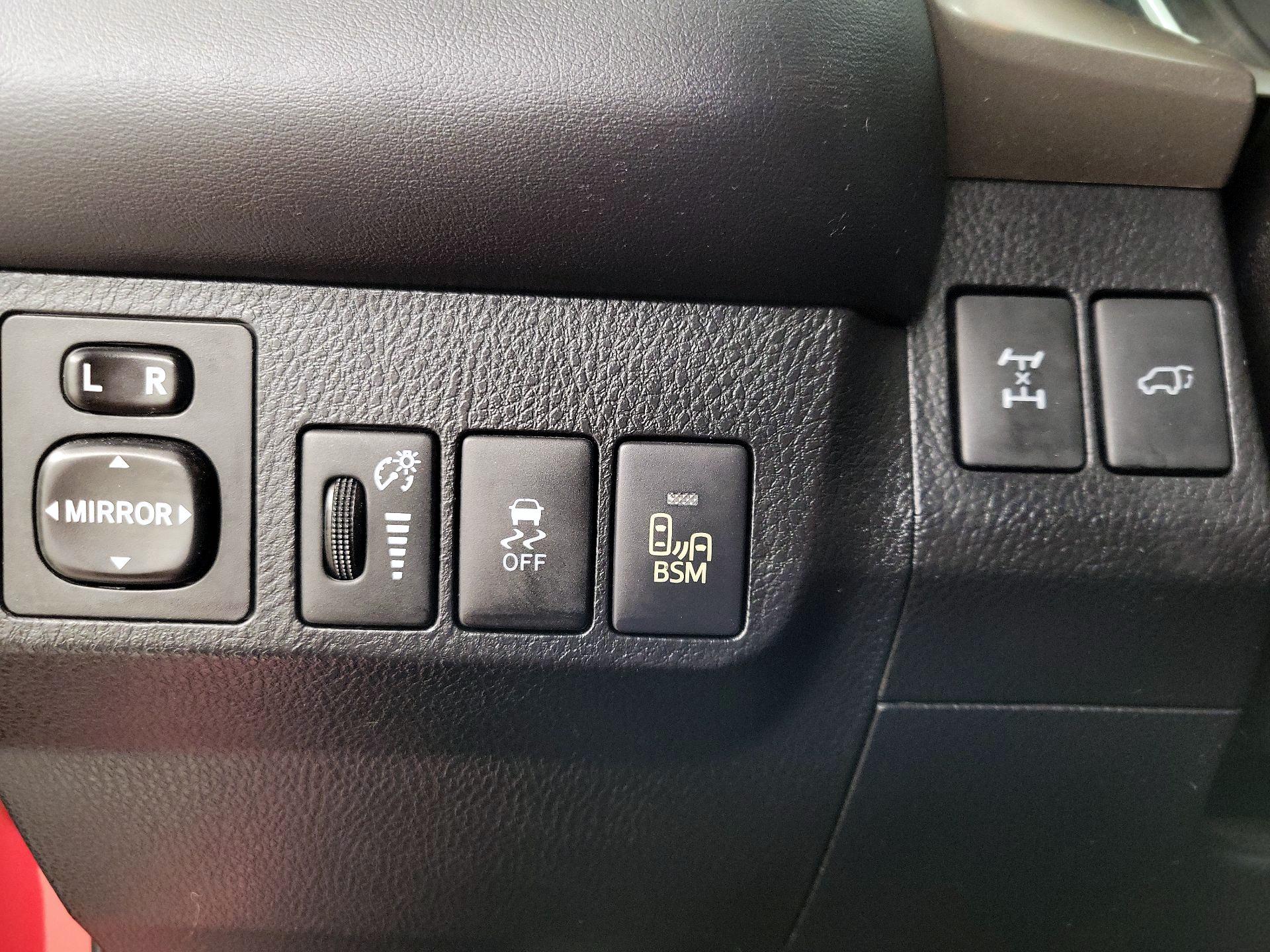 Thumbnail: 2014 Toyota RAV4 - 13