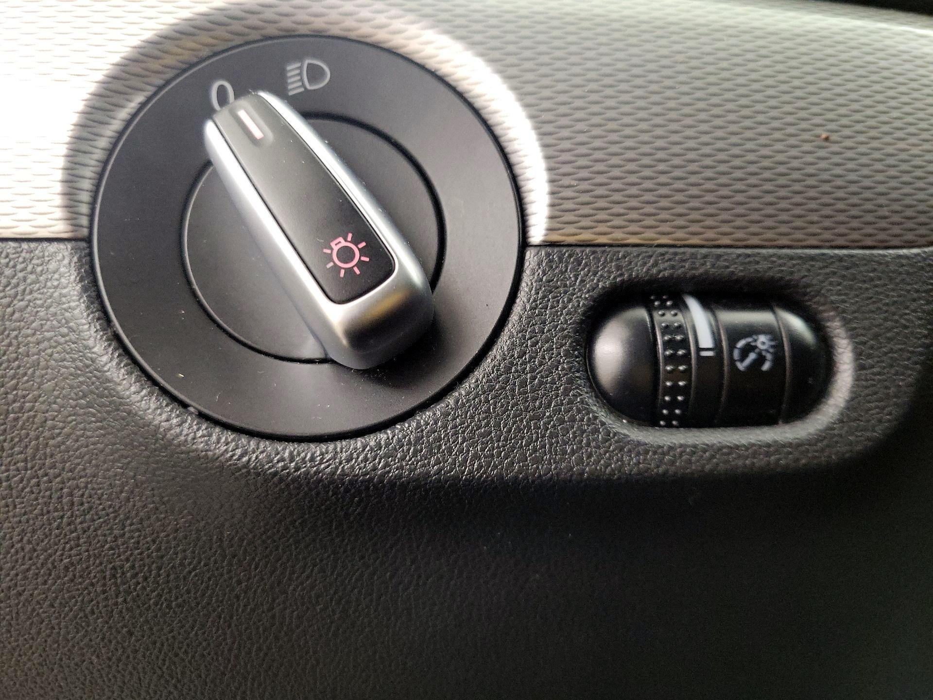 Thumbnail: 2015 Volkswagen Jetta - 13