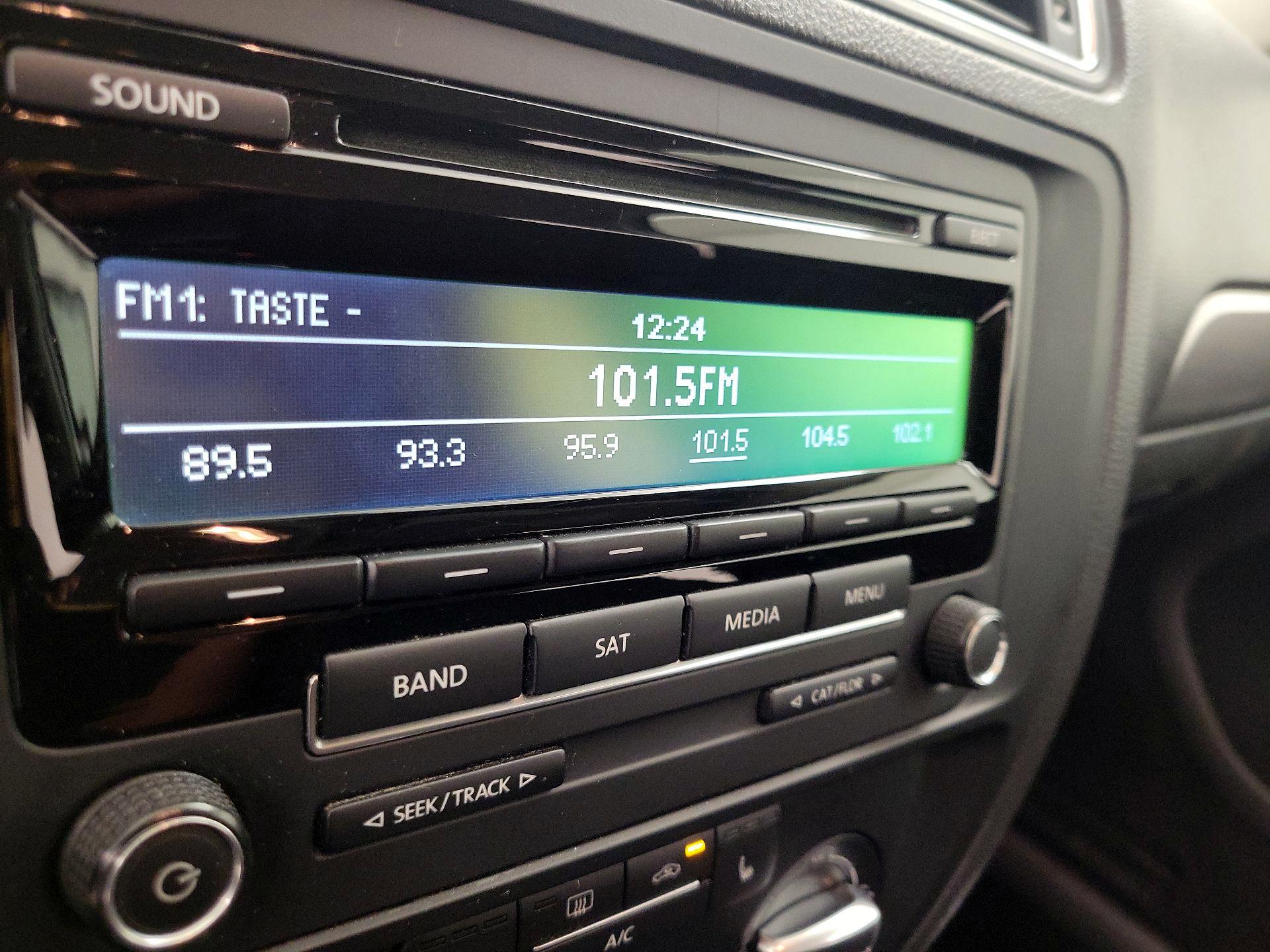 Thumbnail: 2015 Volkswagen Jetta - 14