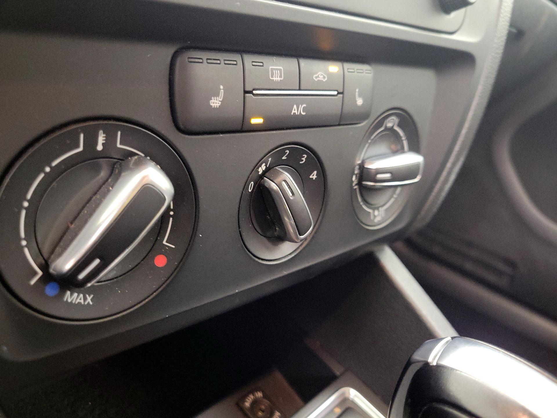 Thumbnail: 2015 Volkswagen Jetta - 15