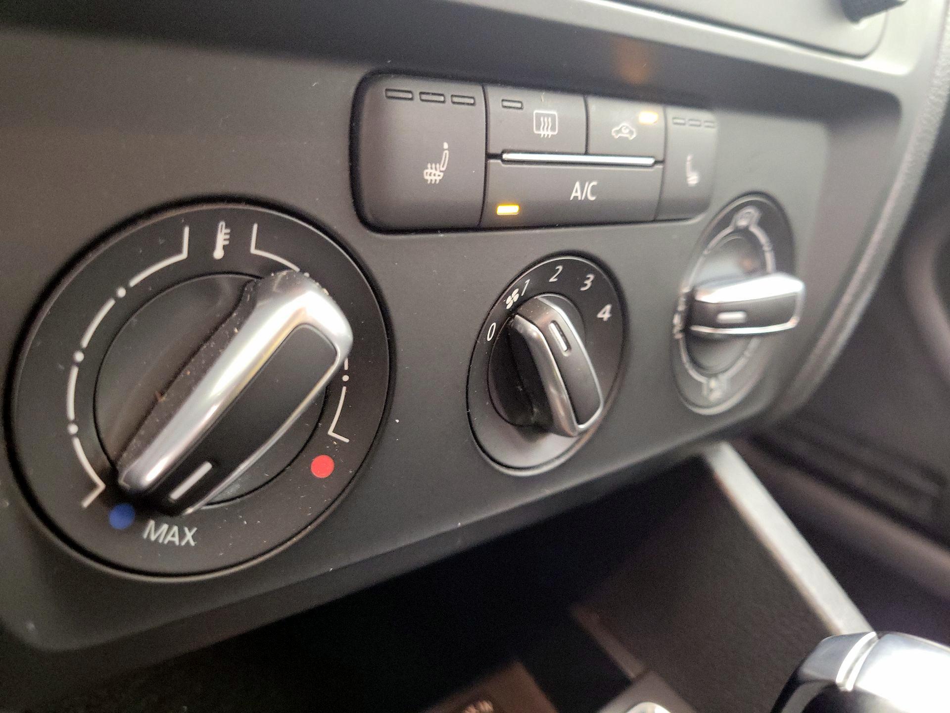 Thumbnail: 2015 Volkswagen Jetta - 17