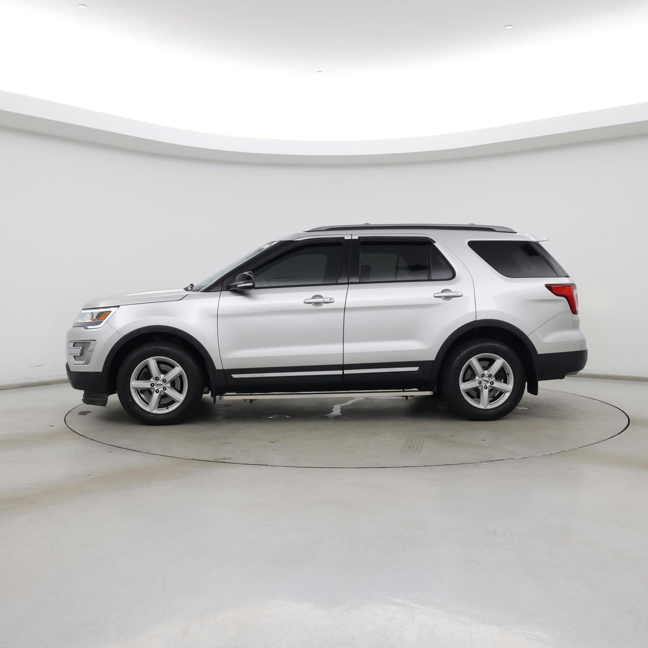 Thumbnail: 2016 Ford Explorer - 3