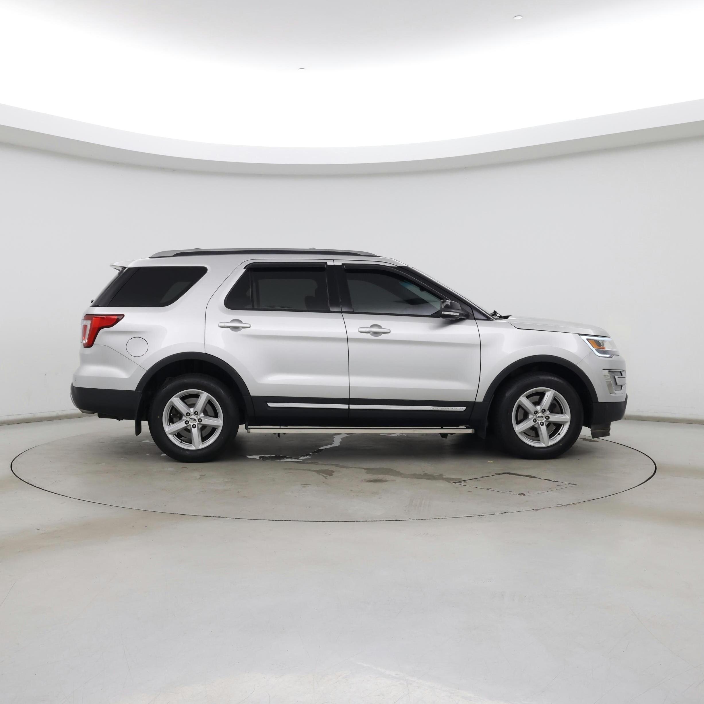 Thumbnail: 2016 Ford Explorer - 7