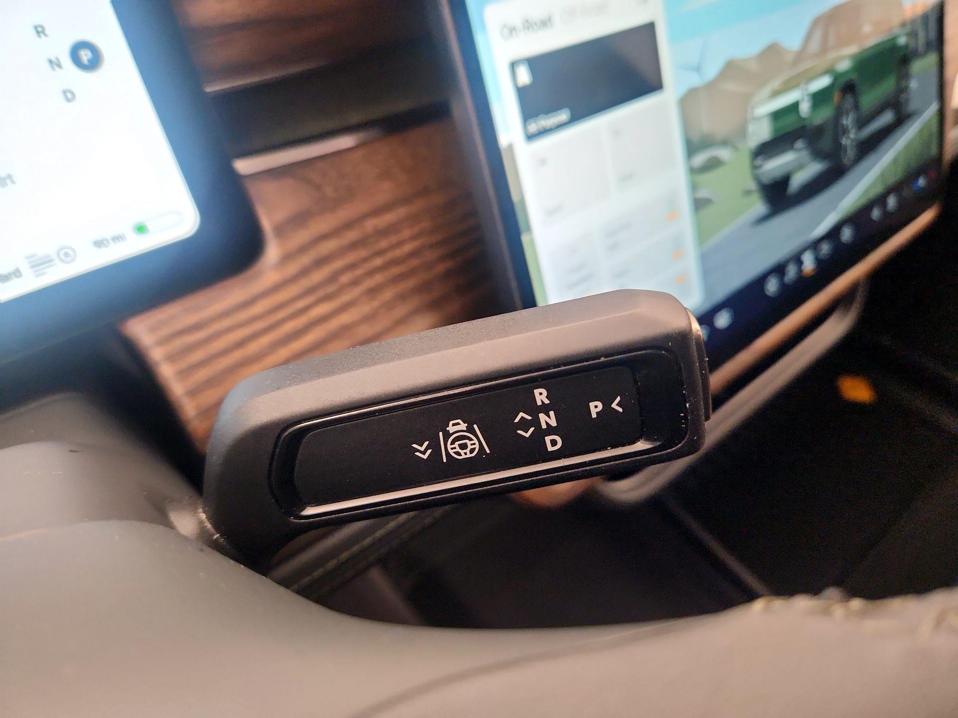 Thumbnail: 2024 Rivian R1S - 17