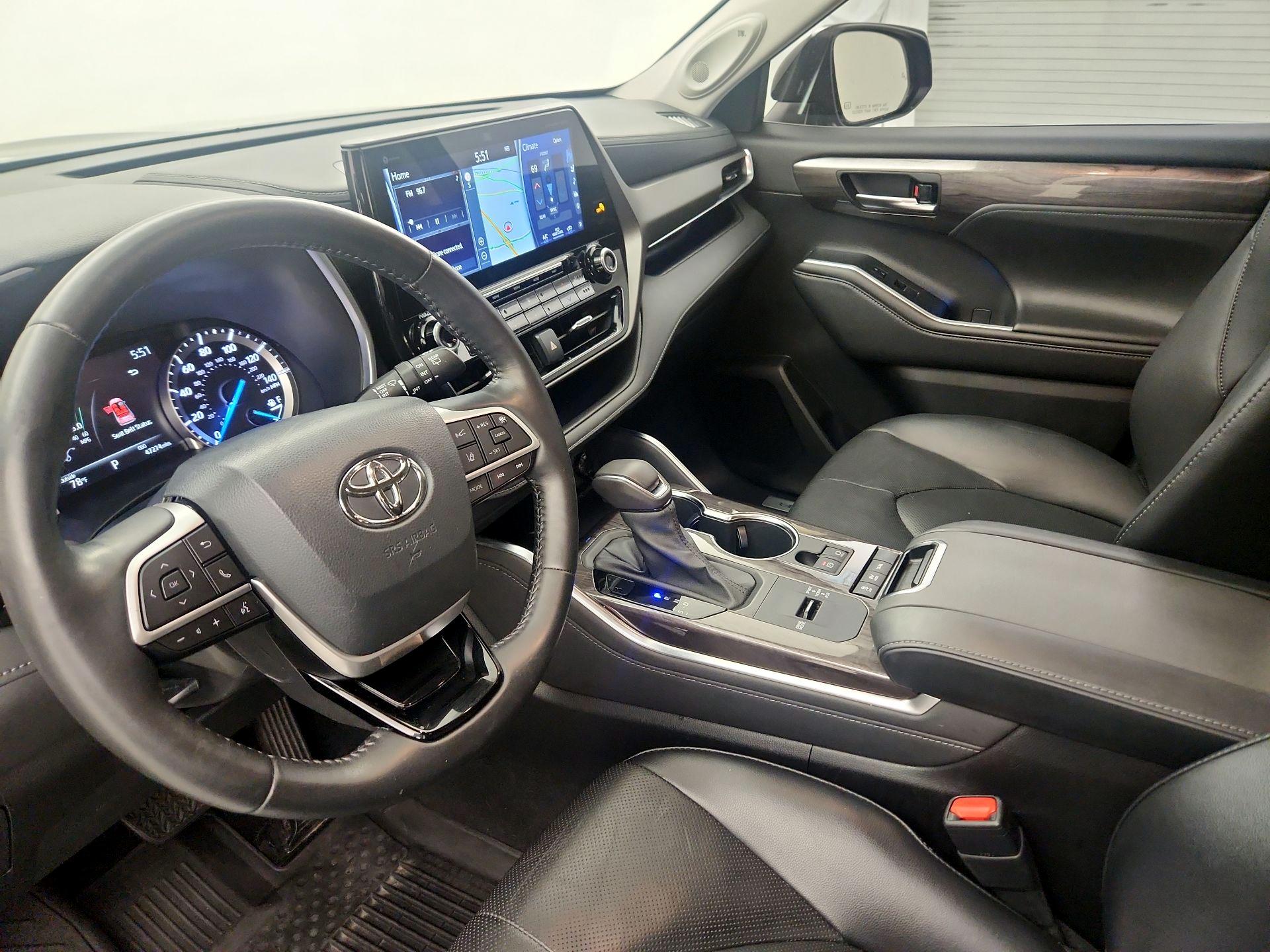 Thumbnail: 2022 Toyota Highlander - 11