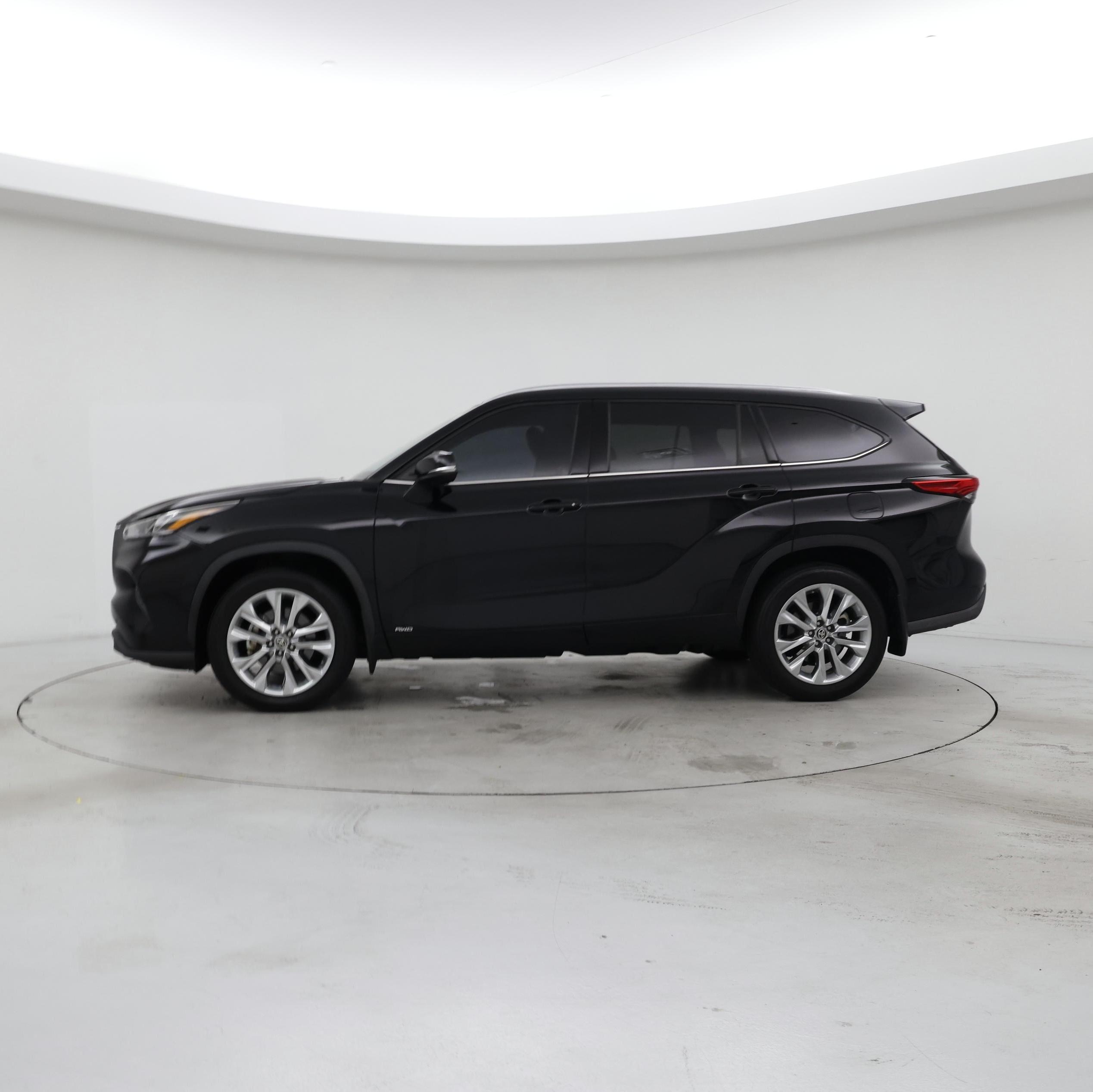 Thumbnail: 2022 Toyota Highlander - 3