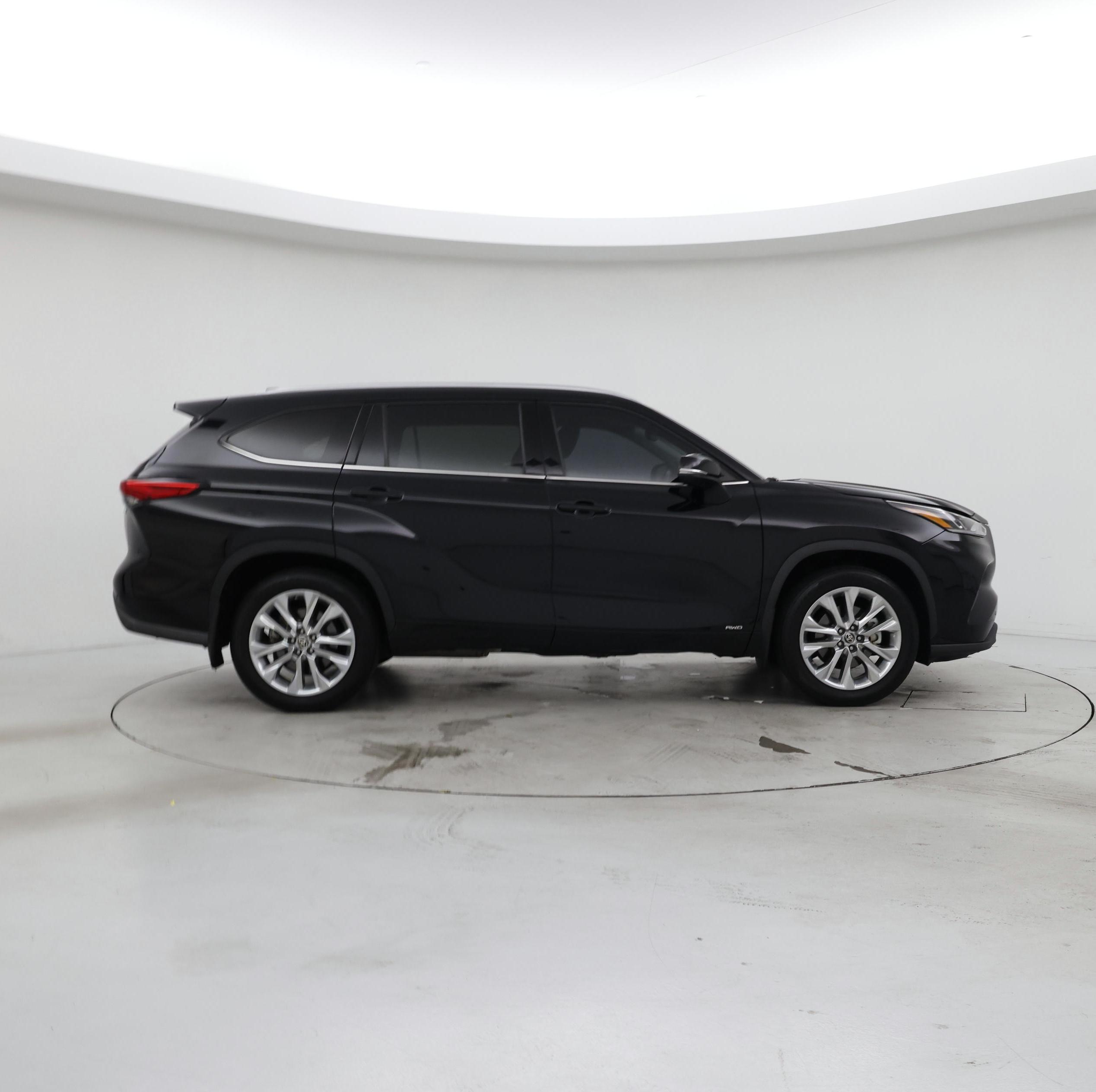 Thumbnail: 2022 Toyota Highlander - 7