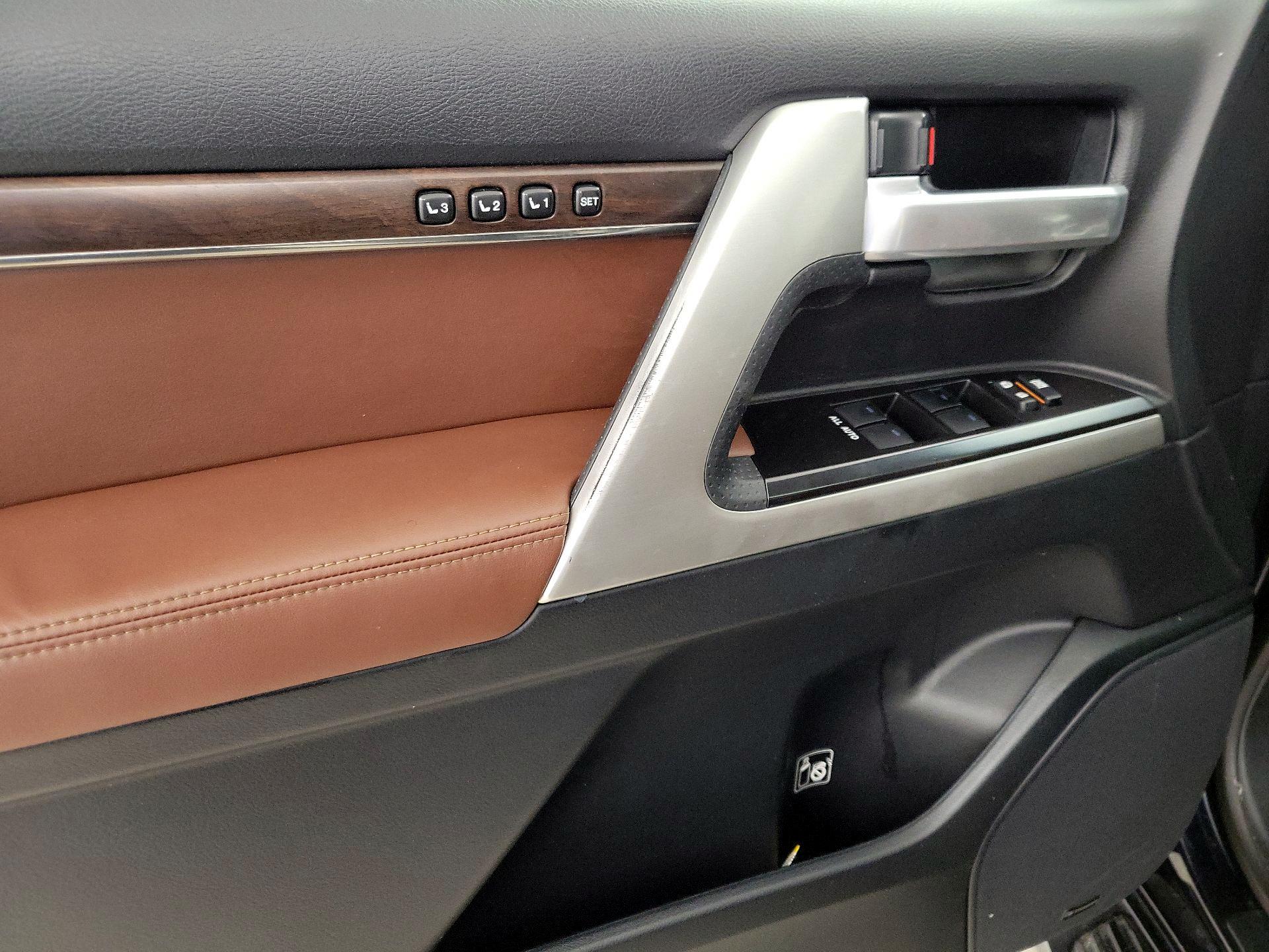 Thumbnail: 2018 Toyota Land Cruiser - 12