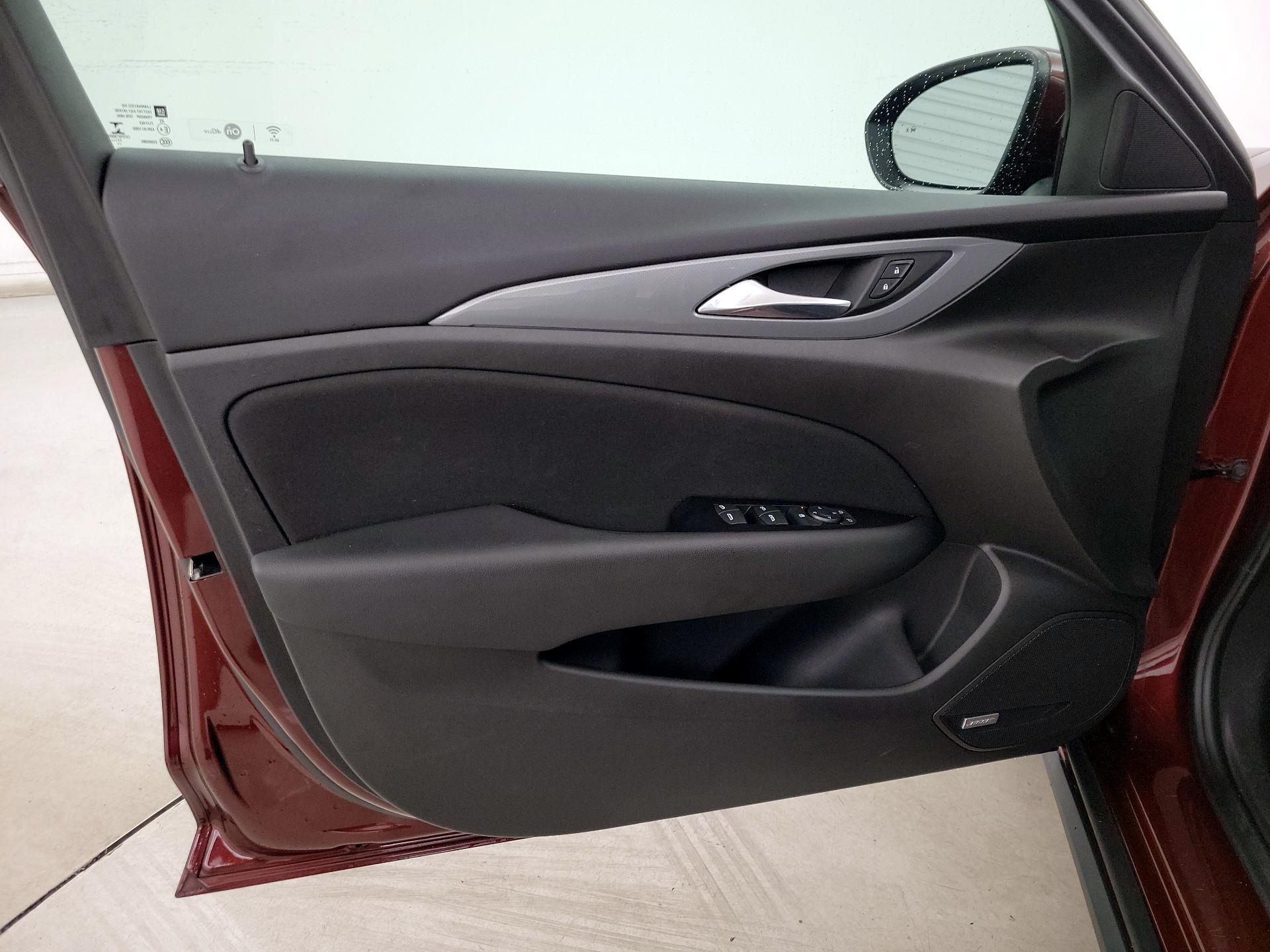 Thumbnail: 2018 Buick Regal - 12