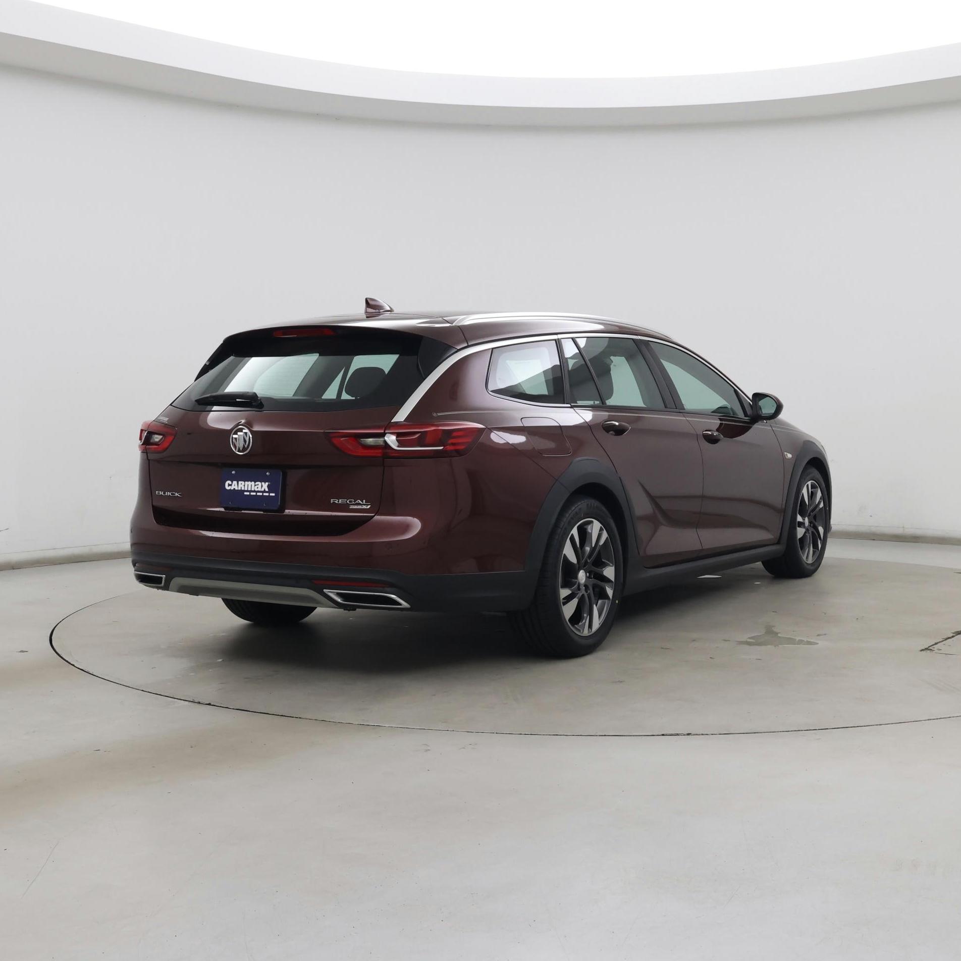 Thumbnail: 2018 Buick Regal - 8