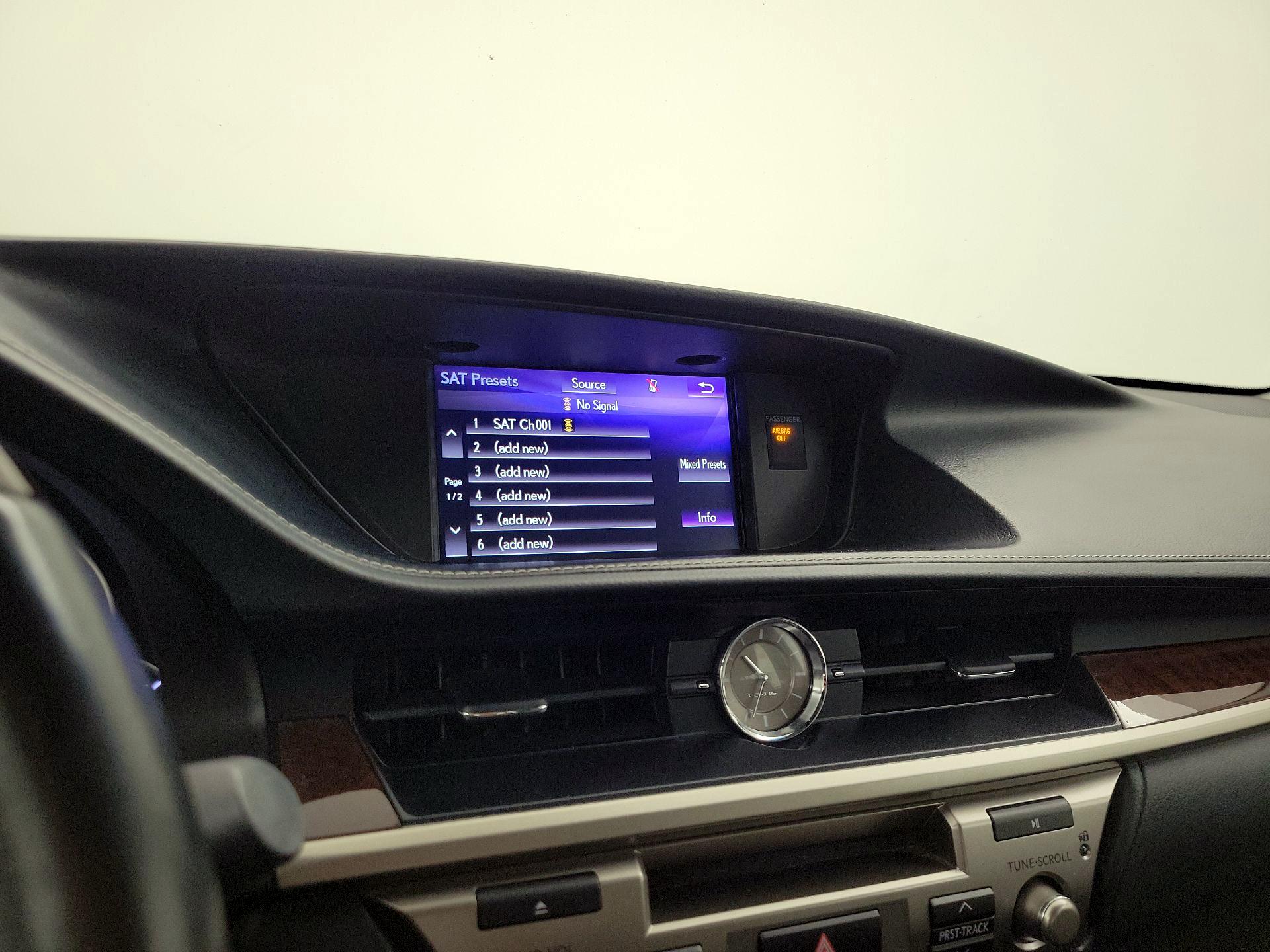 Thumbnail: 2017 Lexus ES - 16