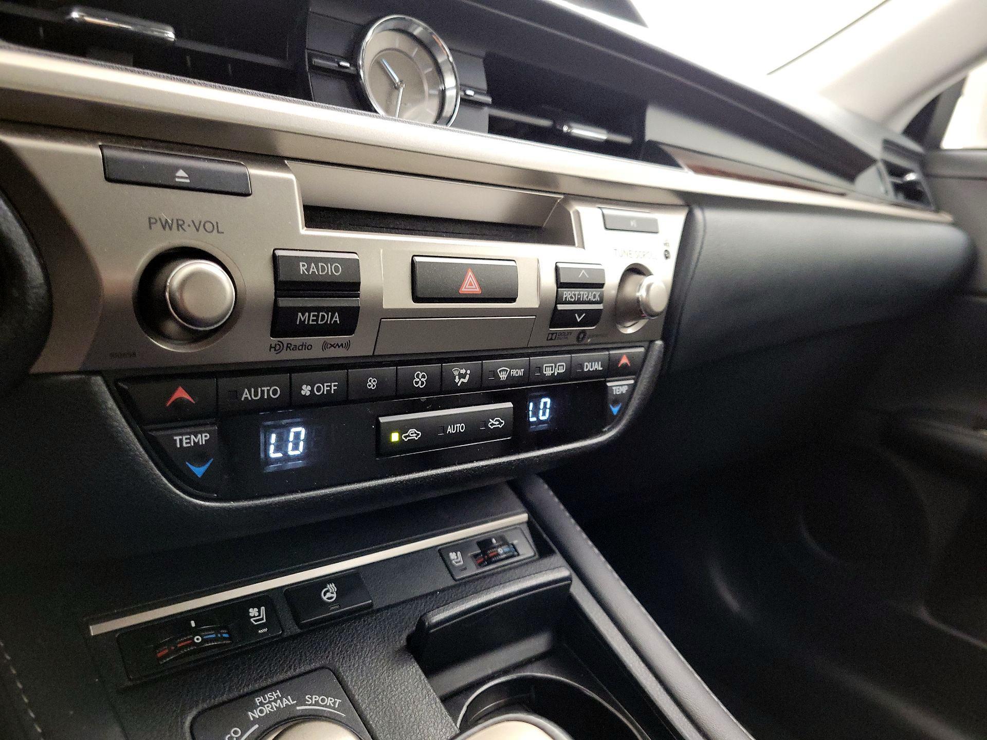 Thumbnail: 2017 Lexus ES - 17