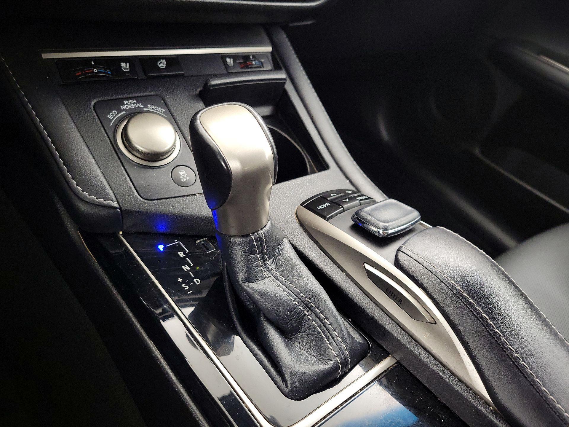 Thumbnail: 2017 Lexus ES - 18