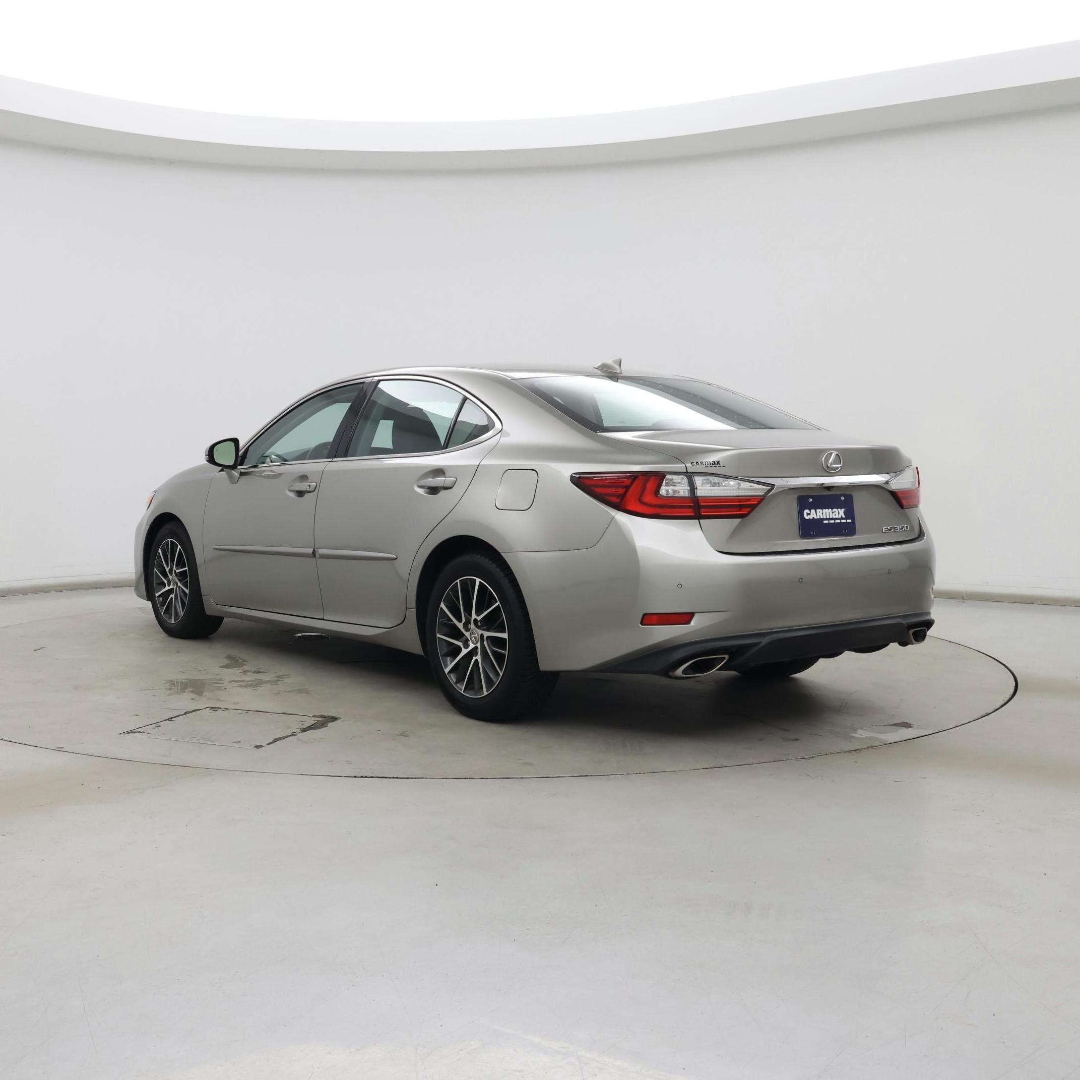 Thumbnail: 2017 Lexus ES - 2