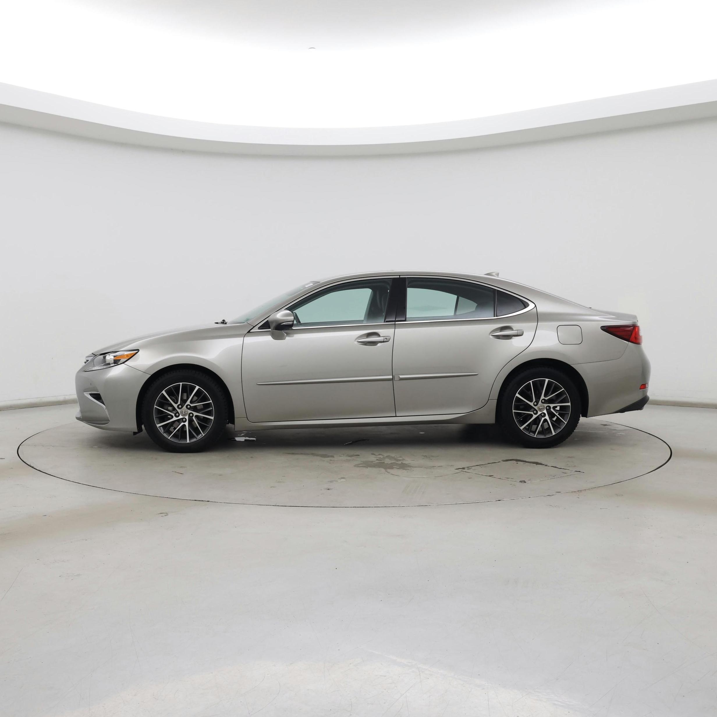 Thumbnail: 2017 Lexus ES - 3