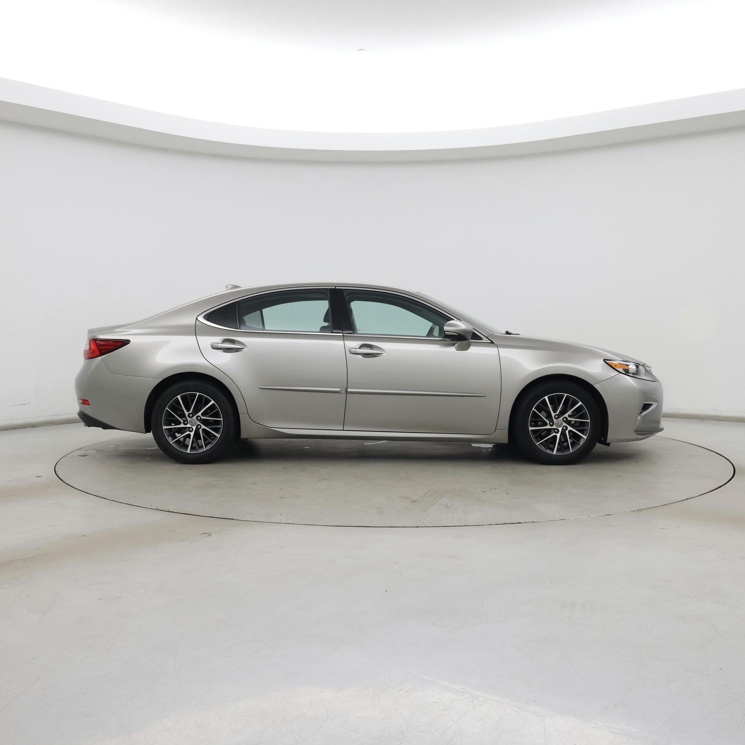 Thumbnail: 2017 Lexus ES - 7