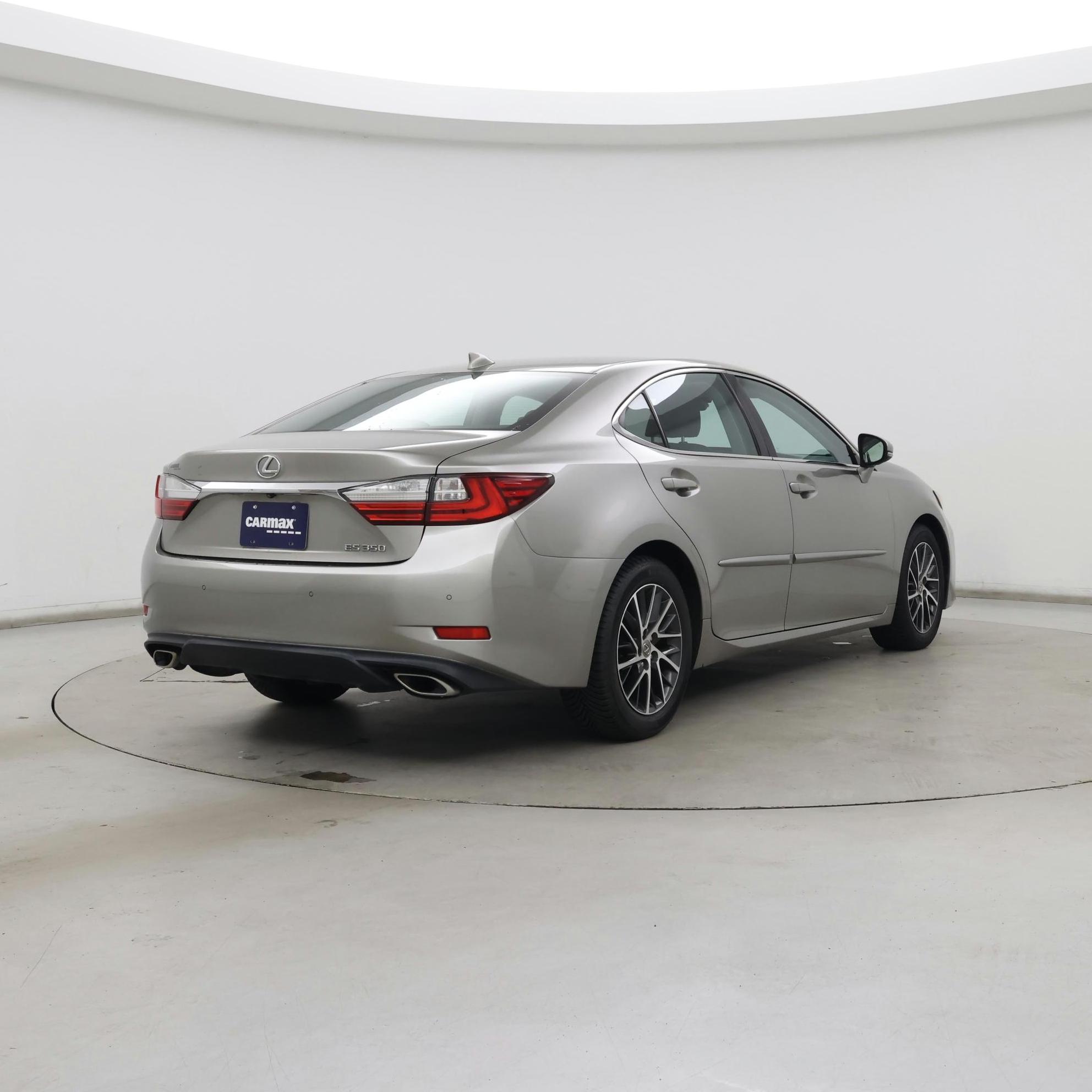 Thumbnail: 2017 Lexus ES - 8