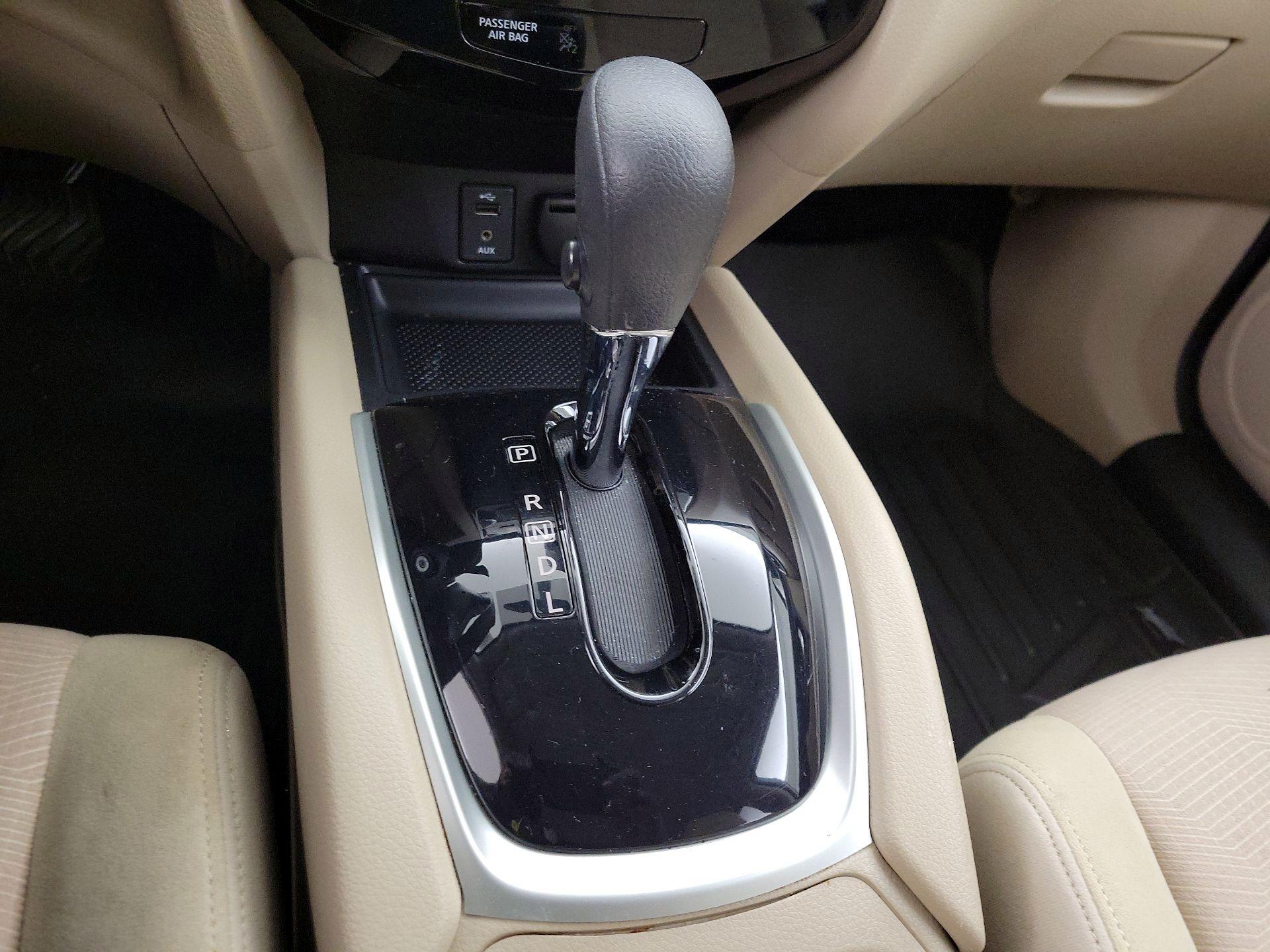 Thumbnail: 2016 Nissan Rogue - 17