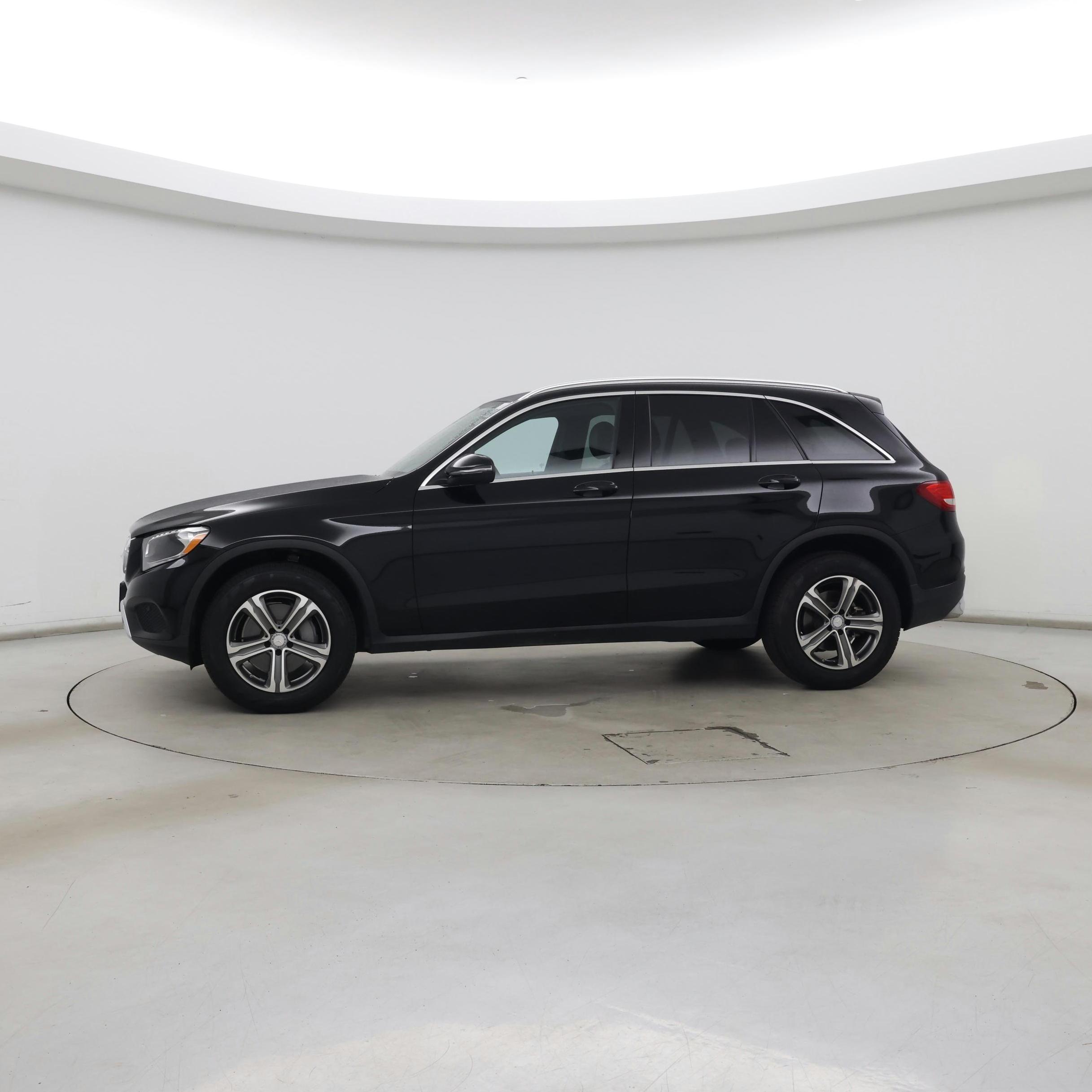 Thumbnail: 2016 Mercedes-Benz GLC - 3