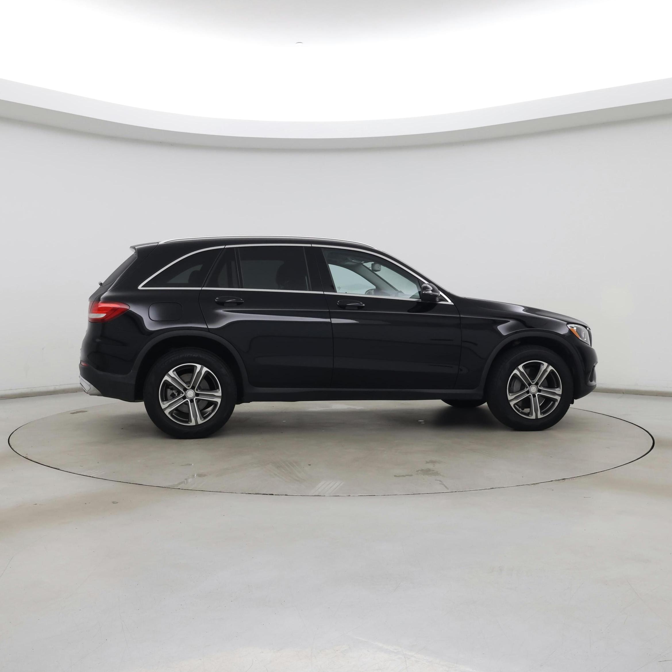 Thumbnail: 2016 Mercedes-Benz GLC - 7