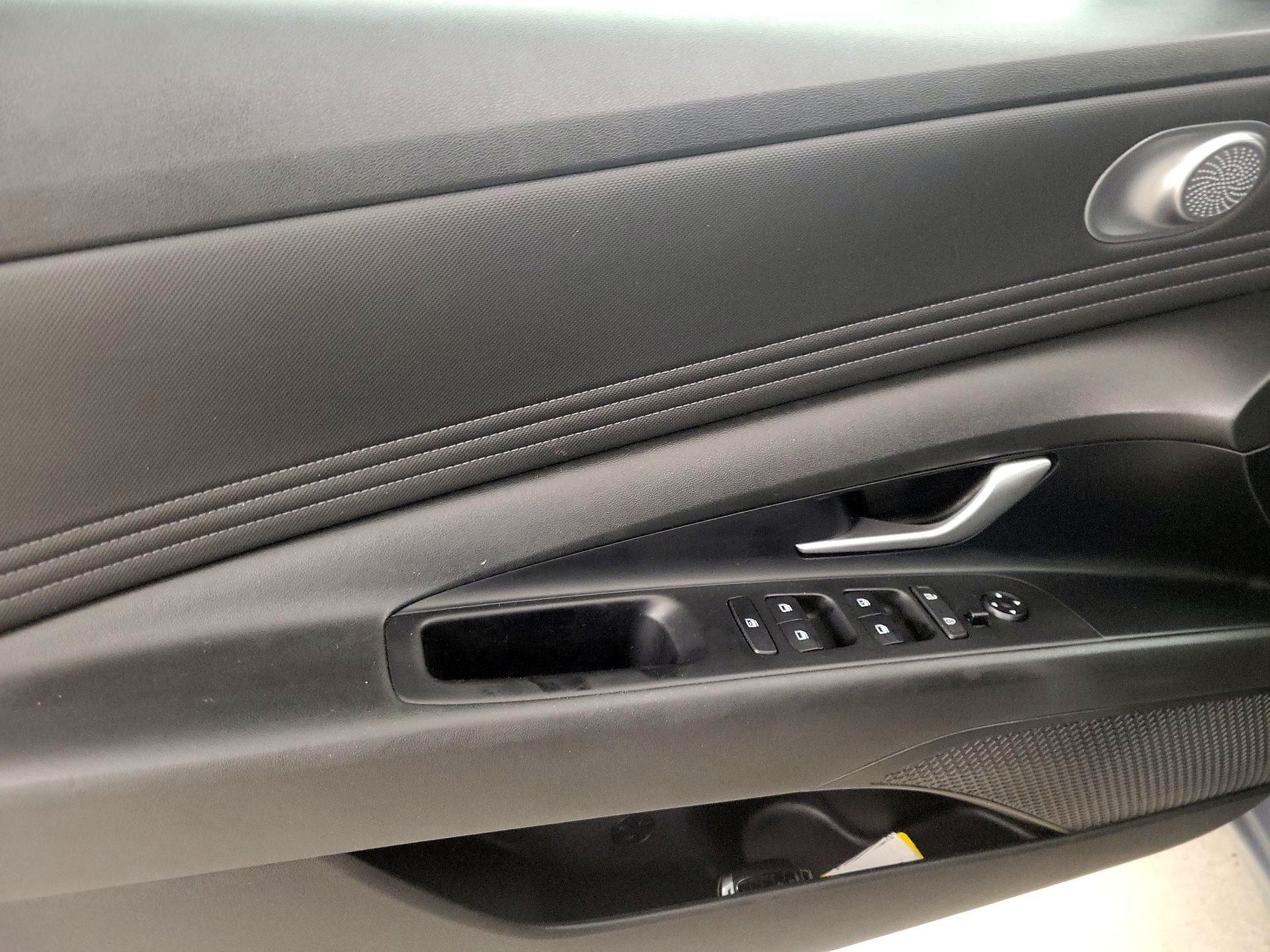 Thumbnail: 2021 Hyundai Elantra - 12