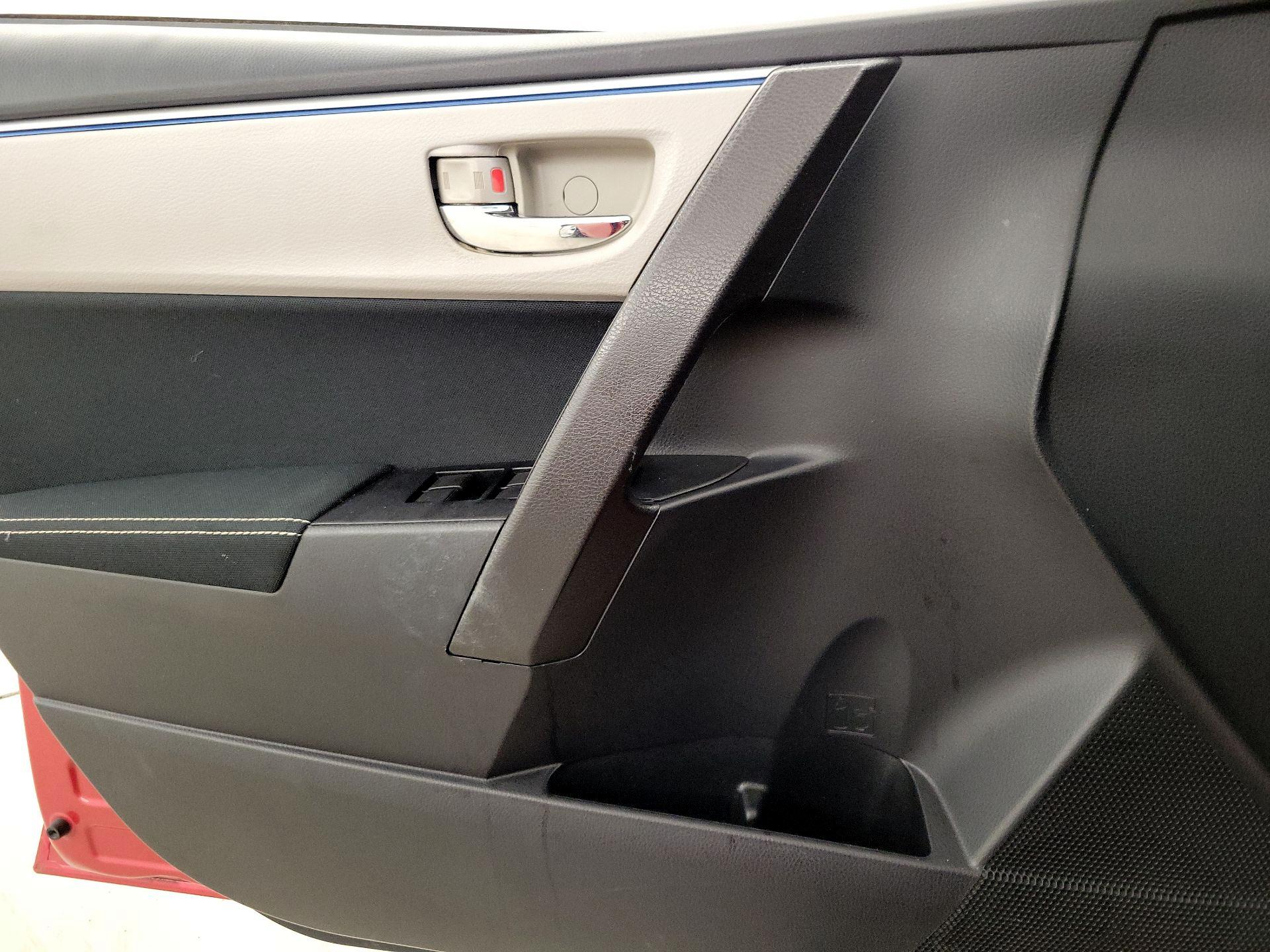 Thumbnail: 2015 Toyota Corolla - 12