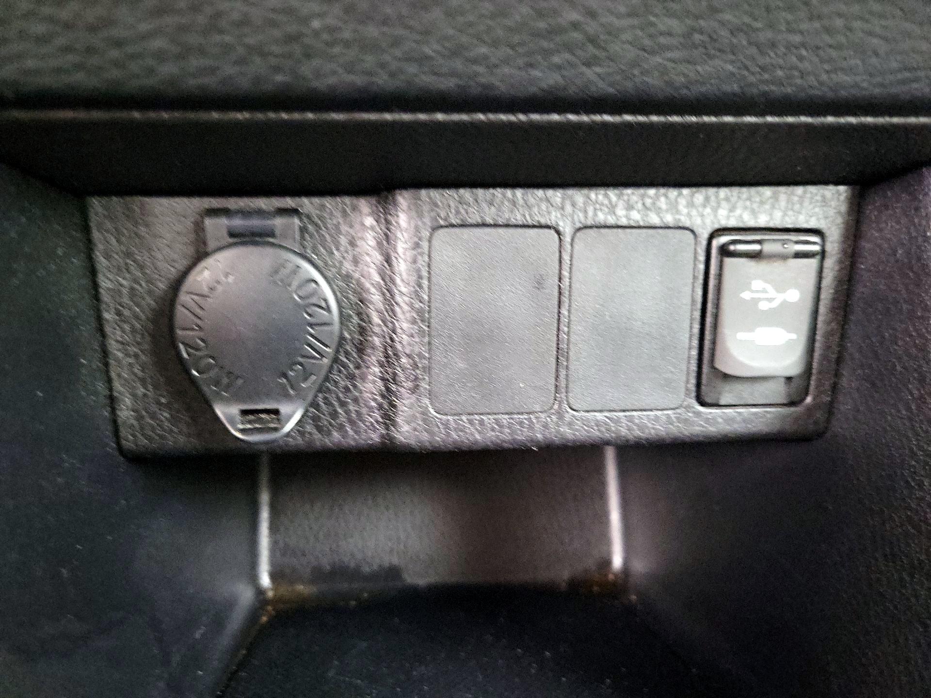 Thumbnail: 2015 Toyota Corolla - 18