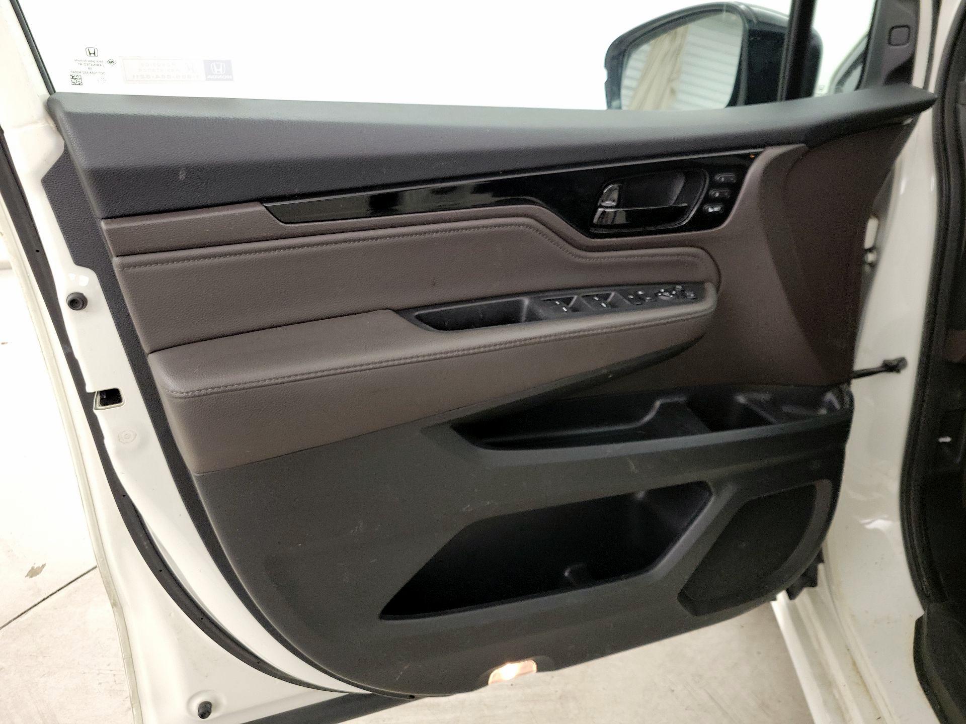 Thumbnail: 2019 Honda Odyssey - 12