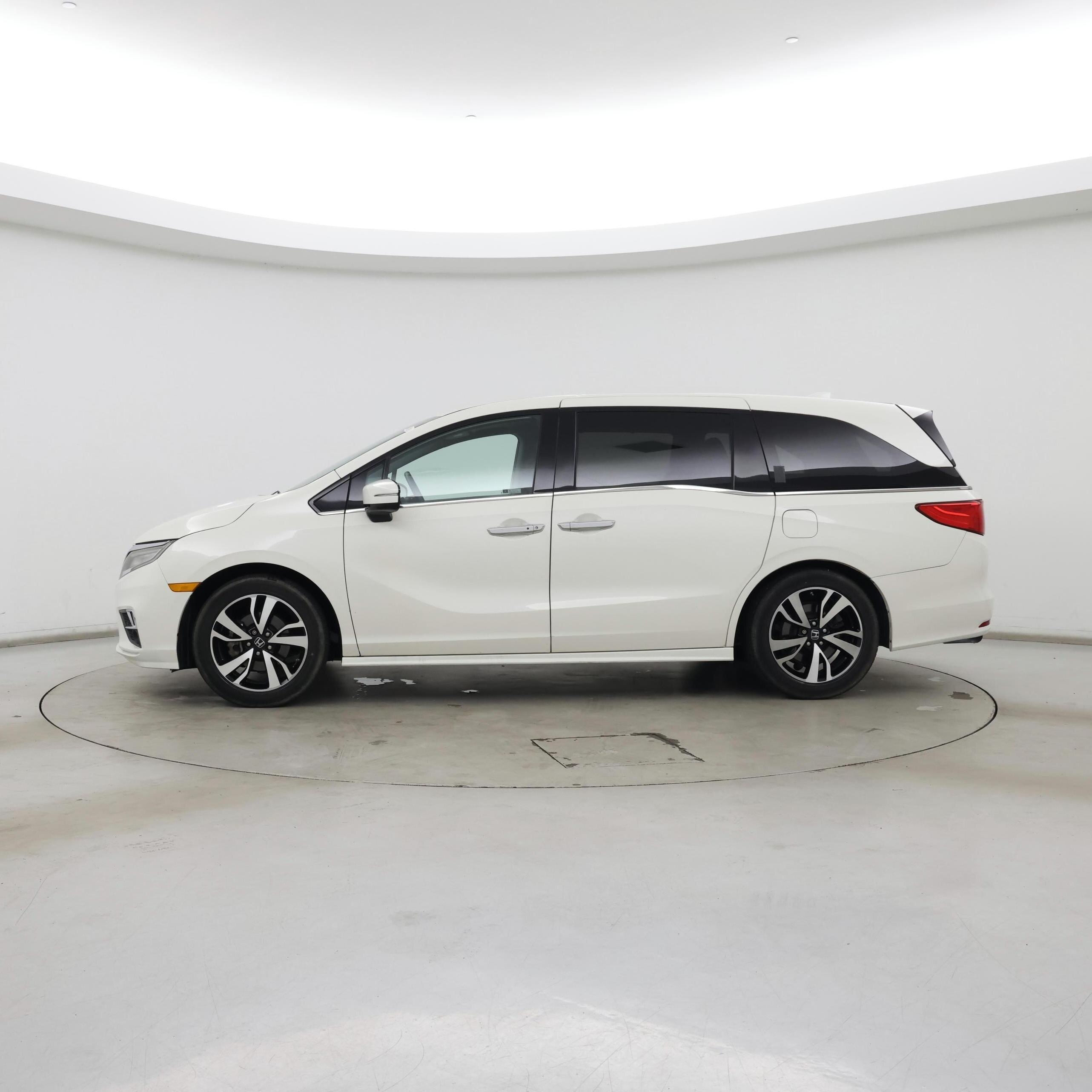 Thumbnail: 2019 Honda Odyssey - 3