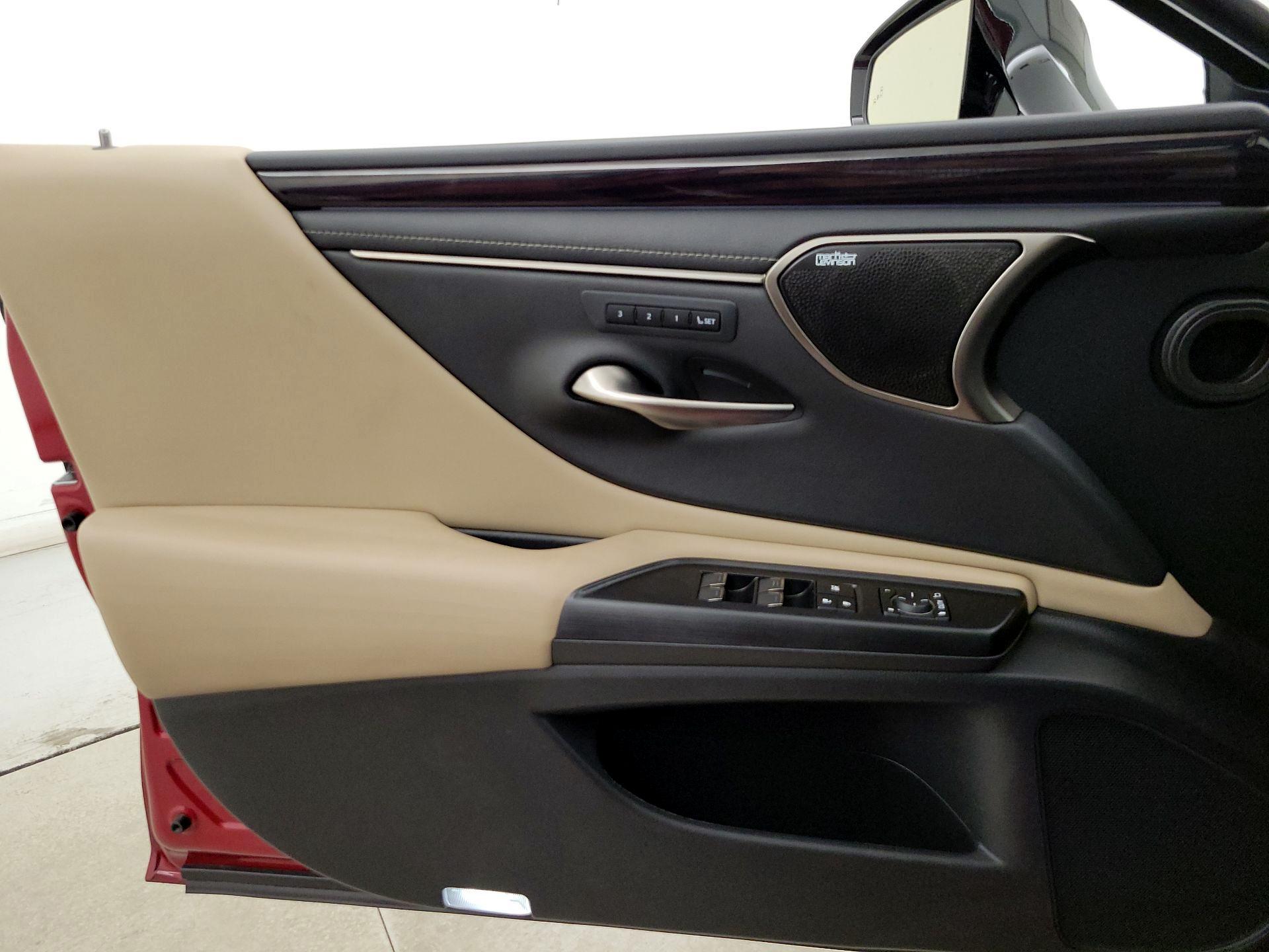 Thumbnail: 2021 Lexus ES - 12