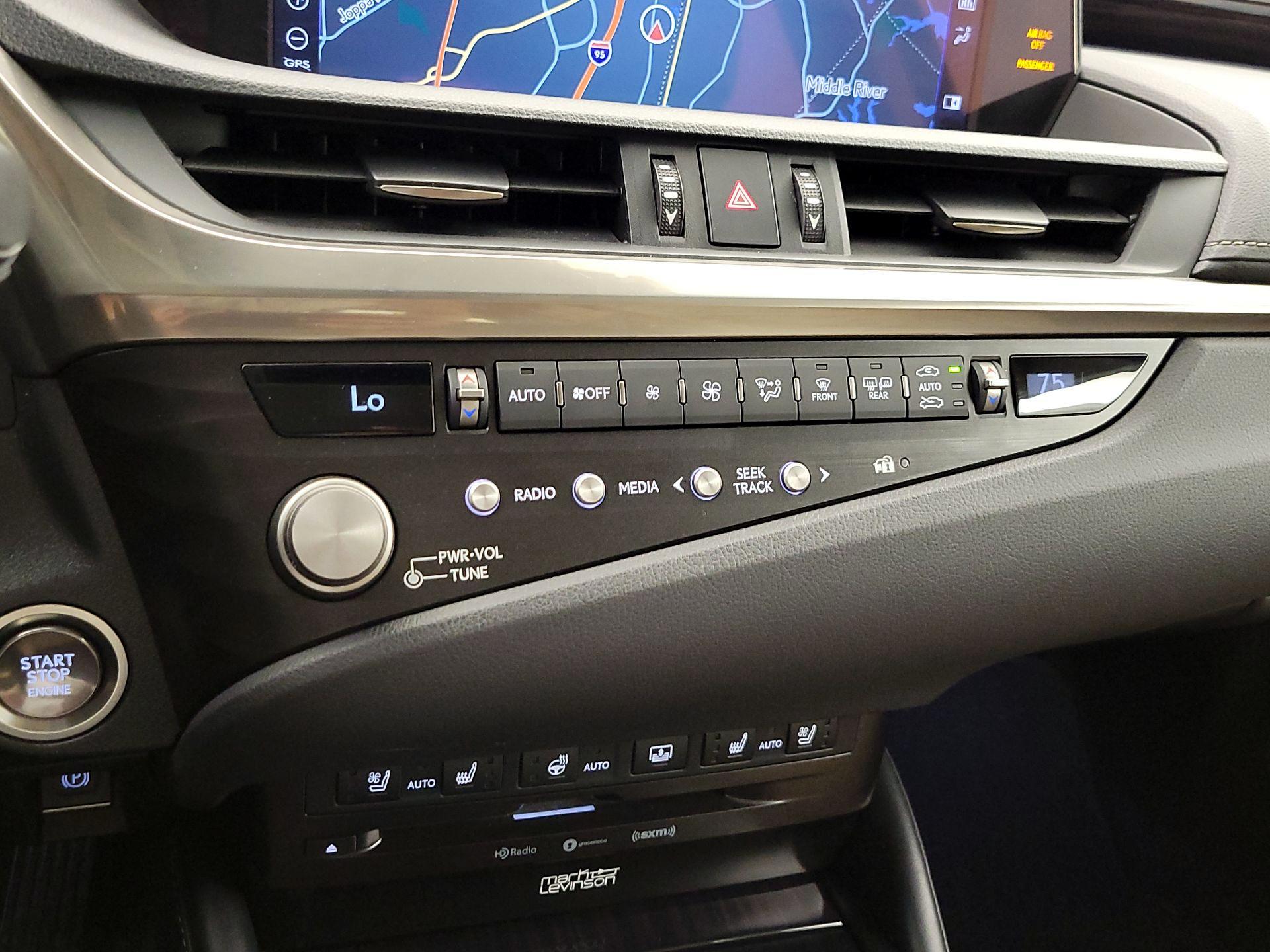 Thumbnail: 2021 Lexus ES - 17