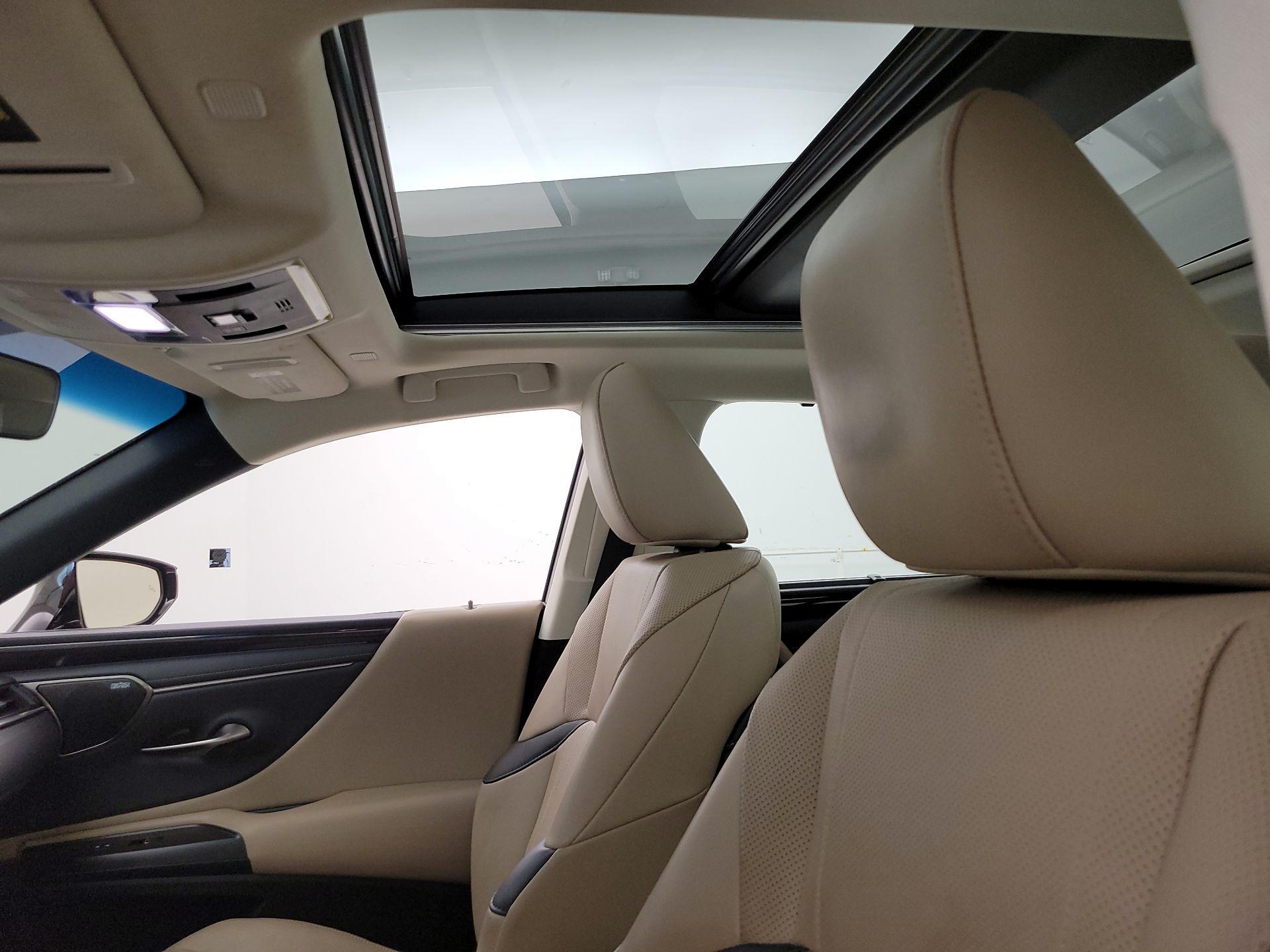 Thumbnail: 2021 Lexus ES - 20