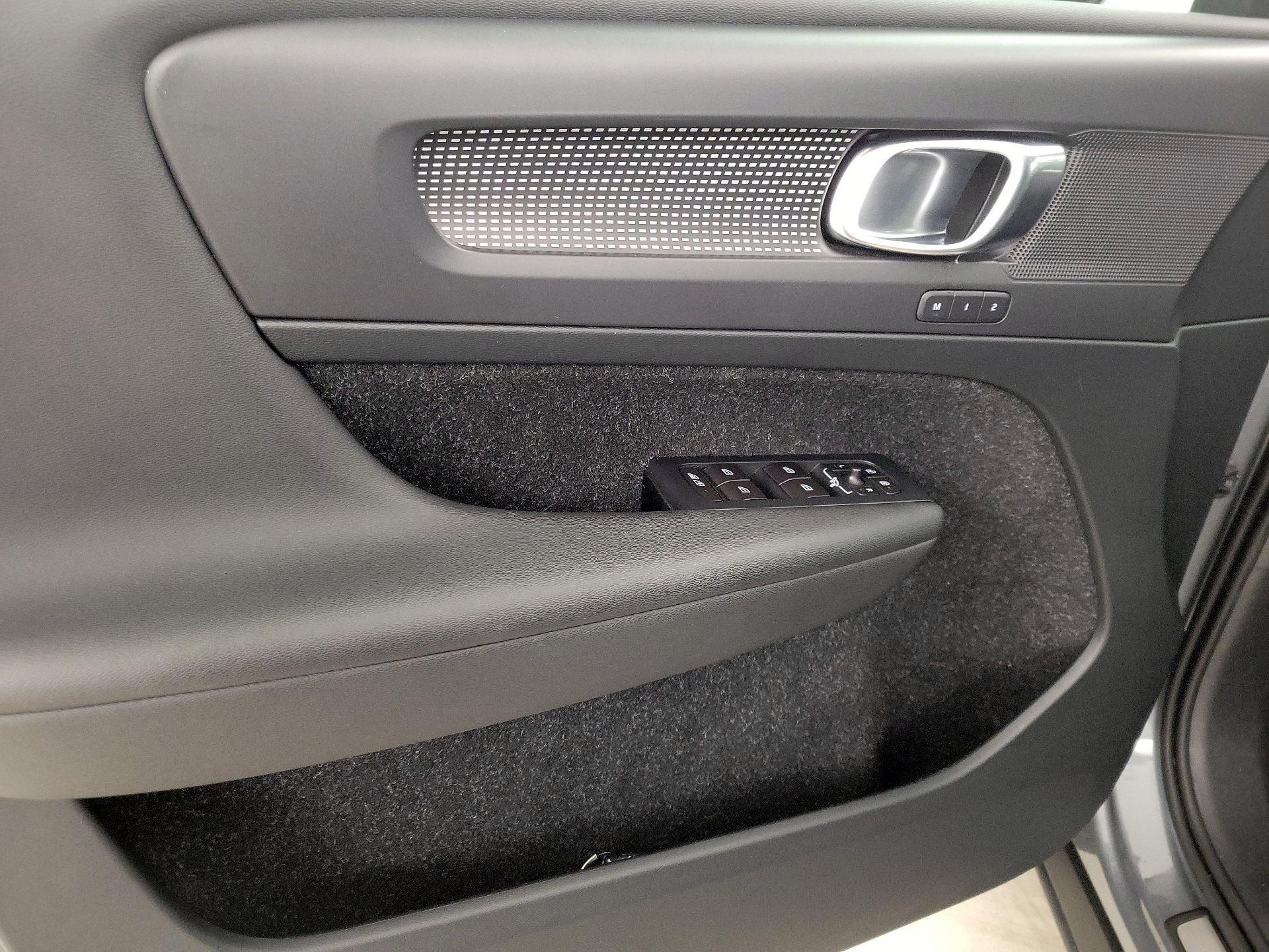 Thumbnail: 2019 Volvo XC40 - 12