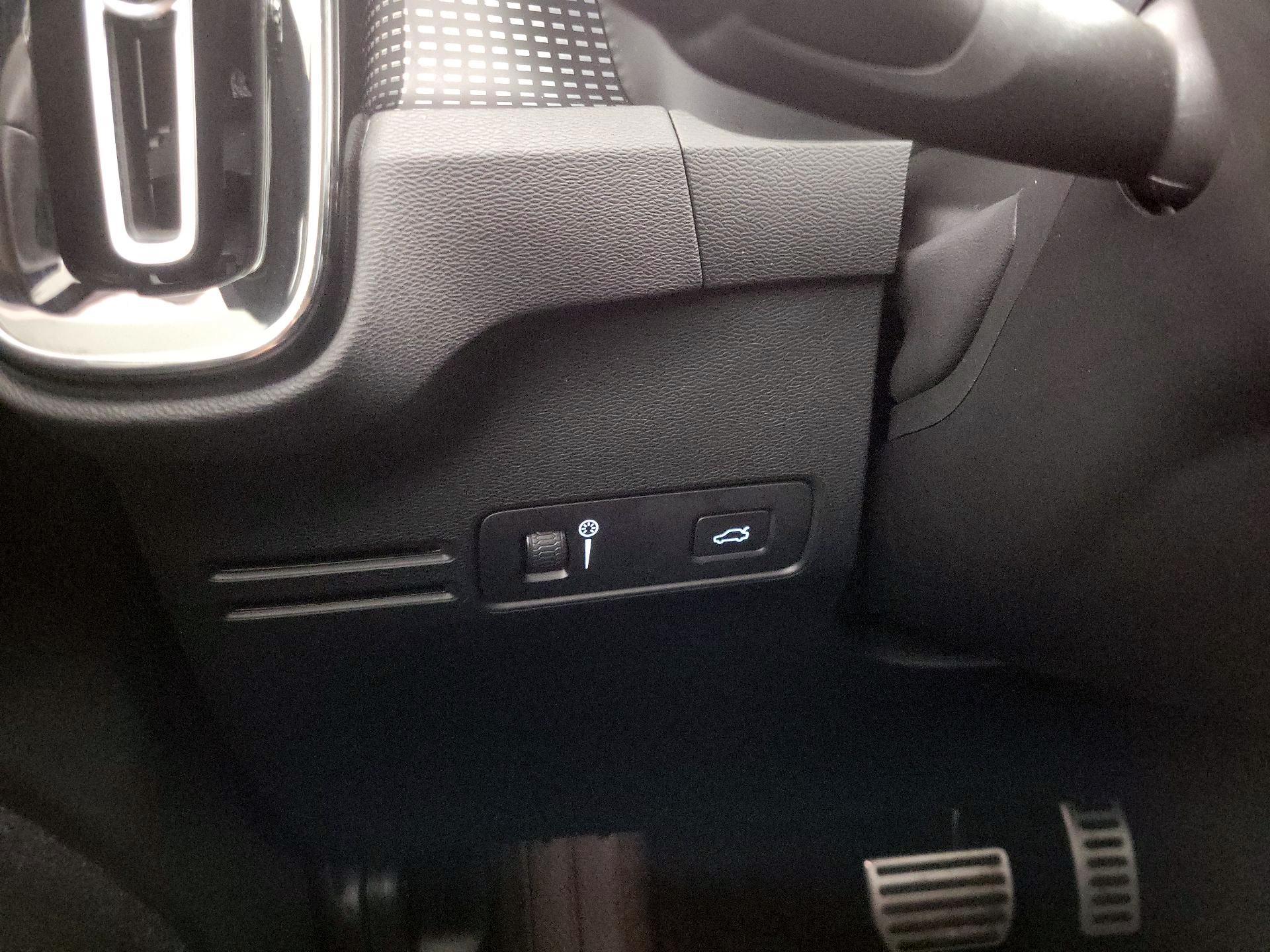 Thumbnail: 2019 Volvo XC40 - 13