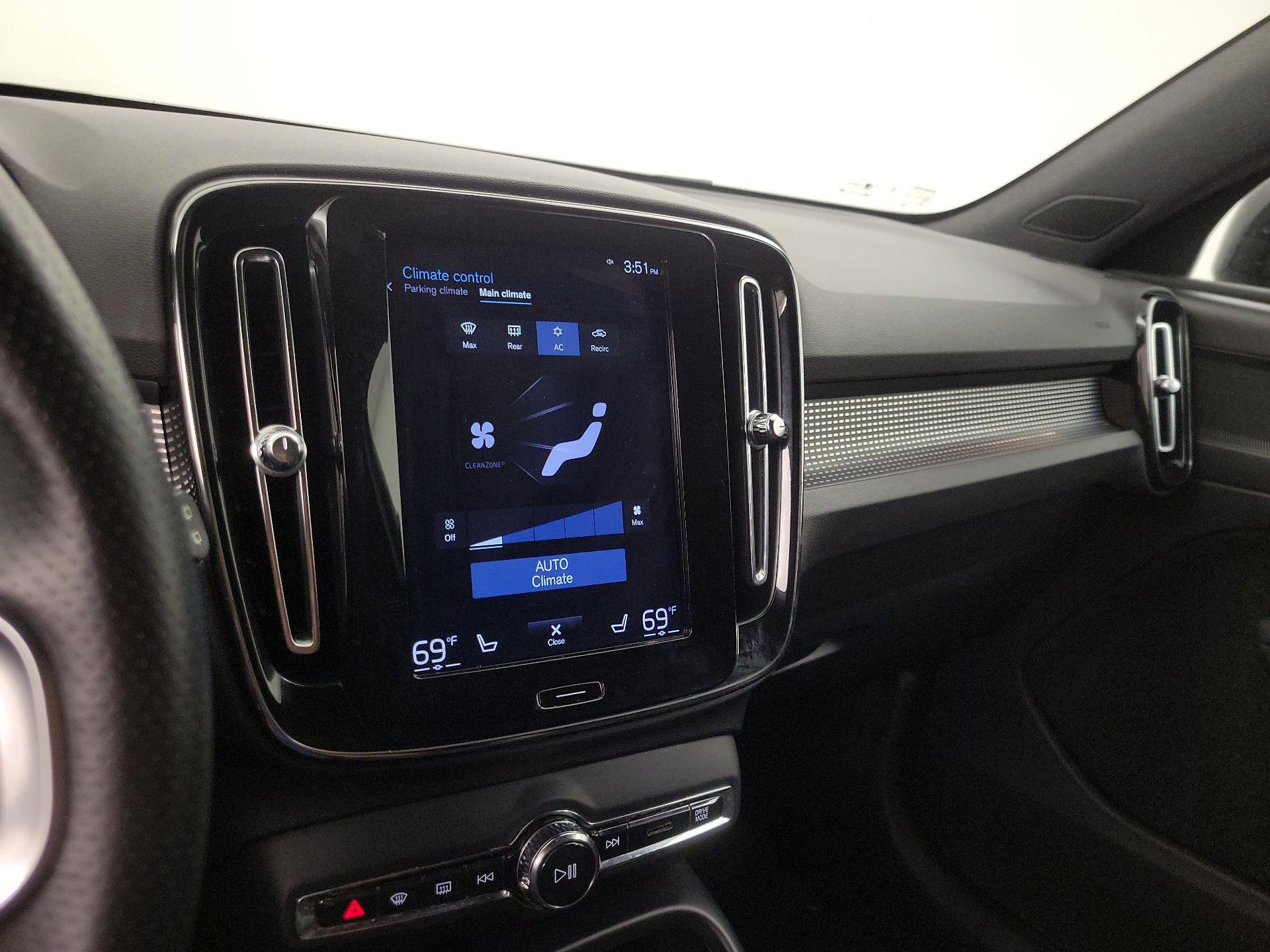 Thumbnail: 2019 Volvo XC40 - 17