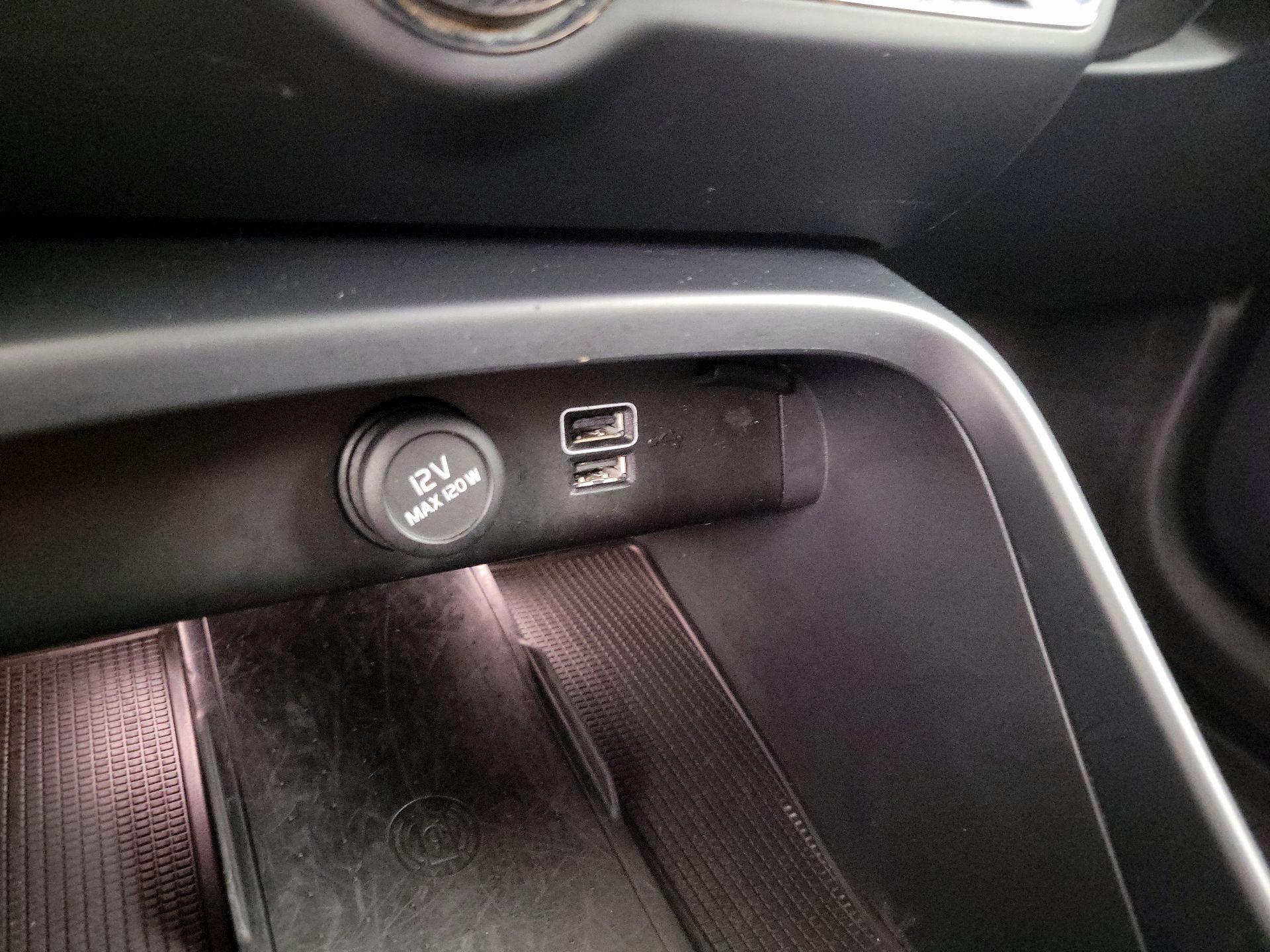 Thumbnail: 2019 Volvo XC40 - 19