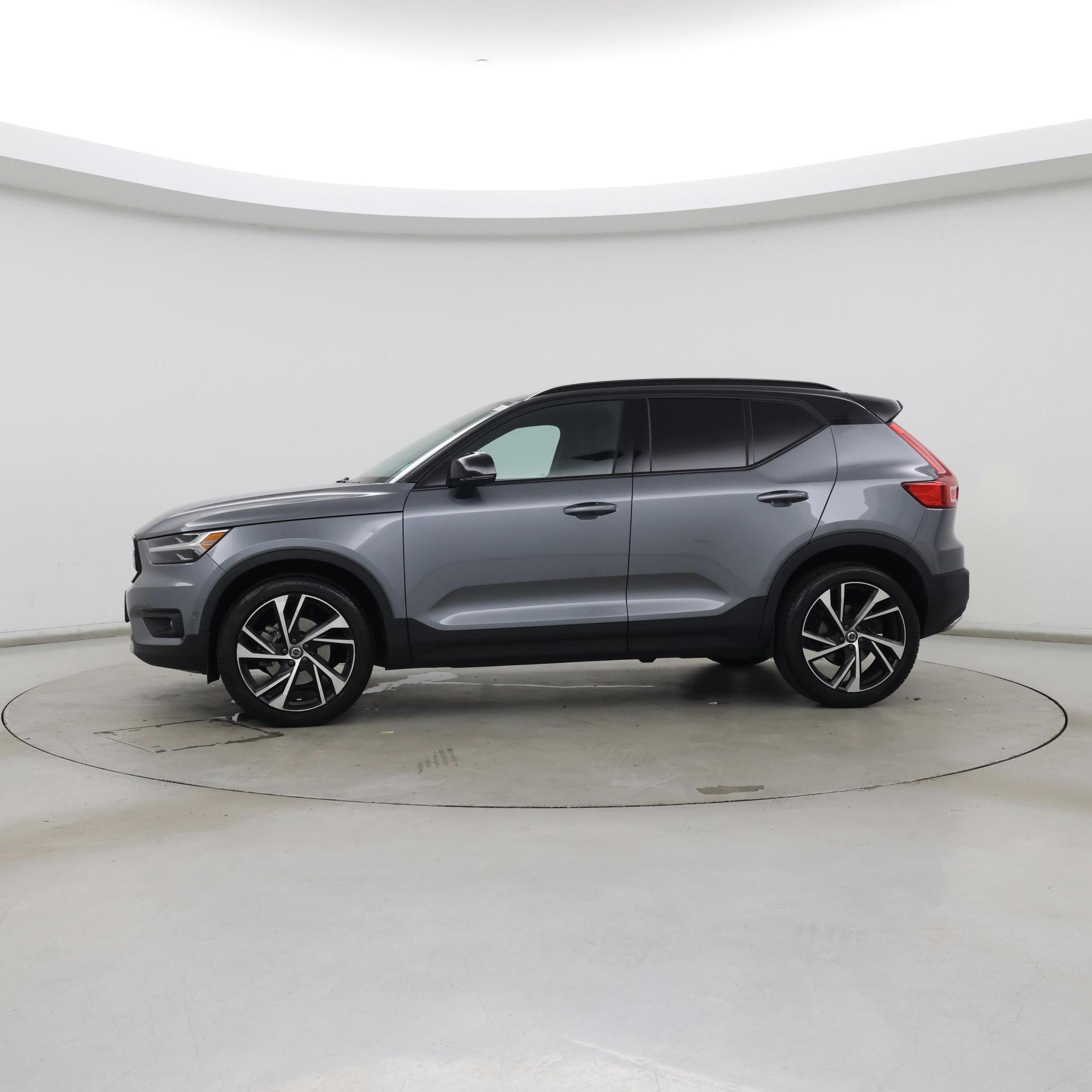 Thumbnail: 2019 Volvo XC40 - 3