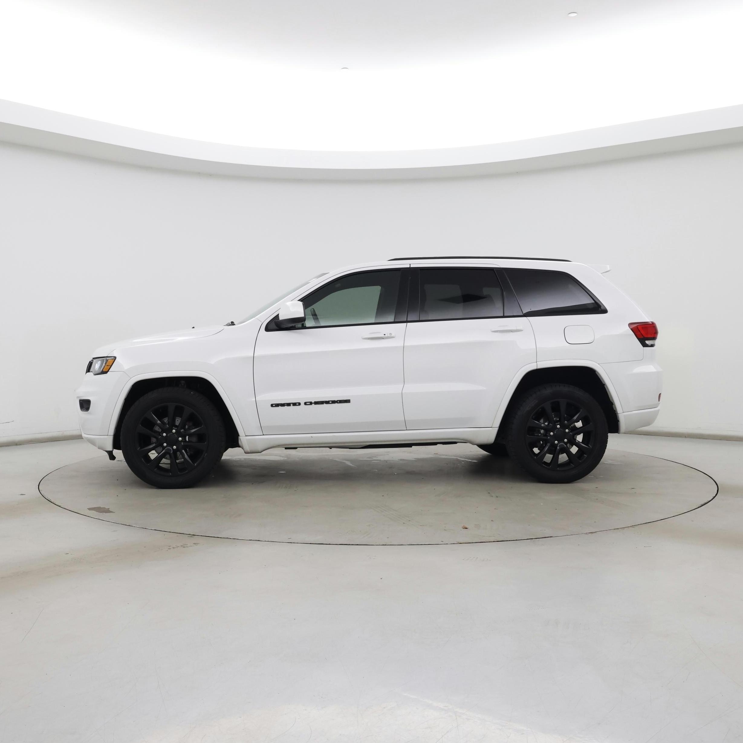 Thumbnail: 2017 Jeep Grand Cherokee - 3