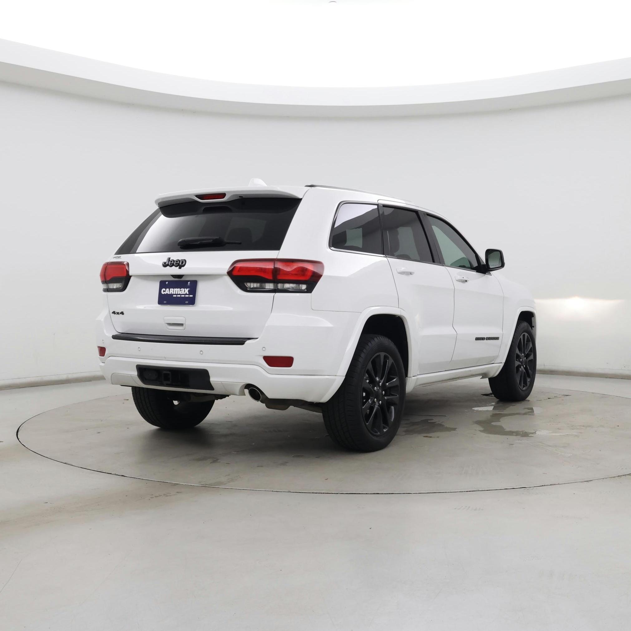 Thumbnail: 2017 Jeep Grand Cherokee - 8