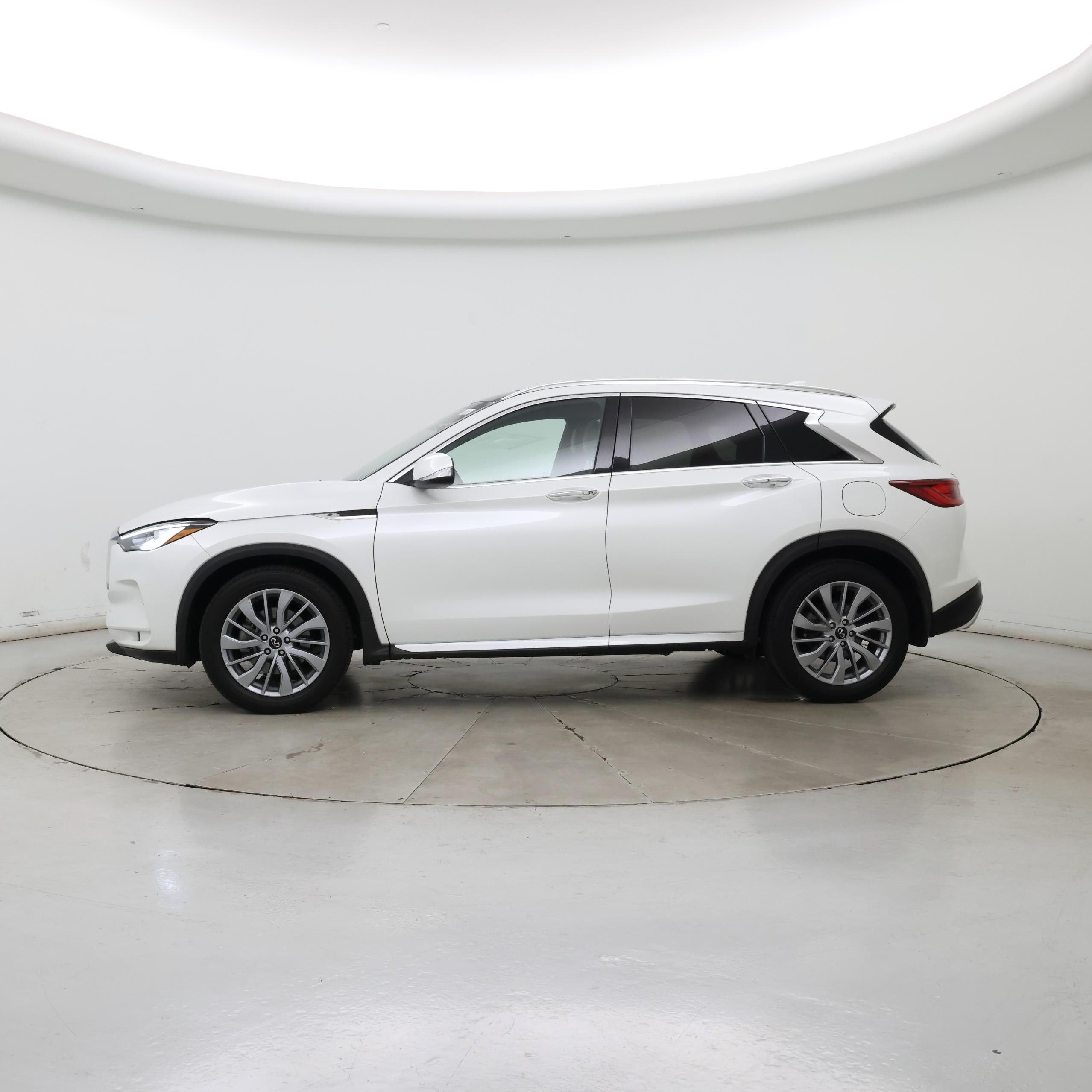 Thumbnail: 2023 INFINITI QX50 - 3